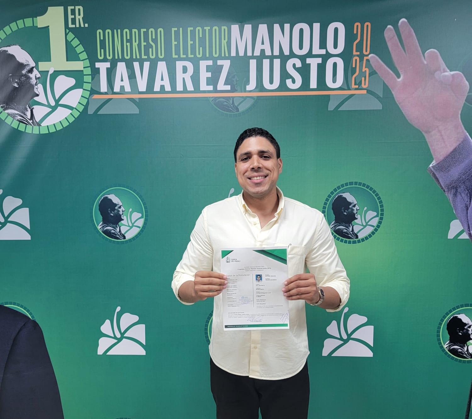 Víctor Crispín formaliza su inscripción a la Dirección Central de la Fuerza del Pueblo