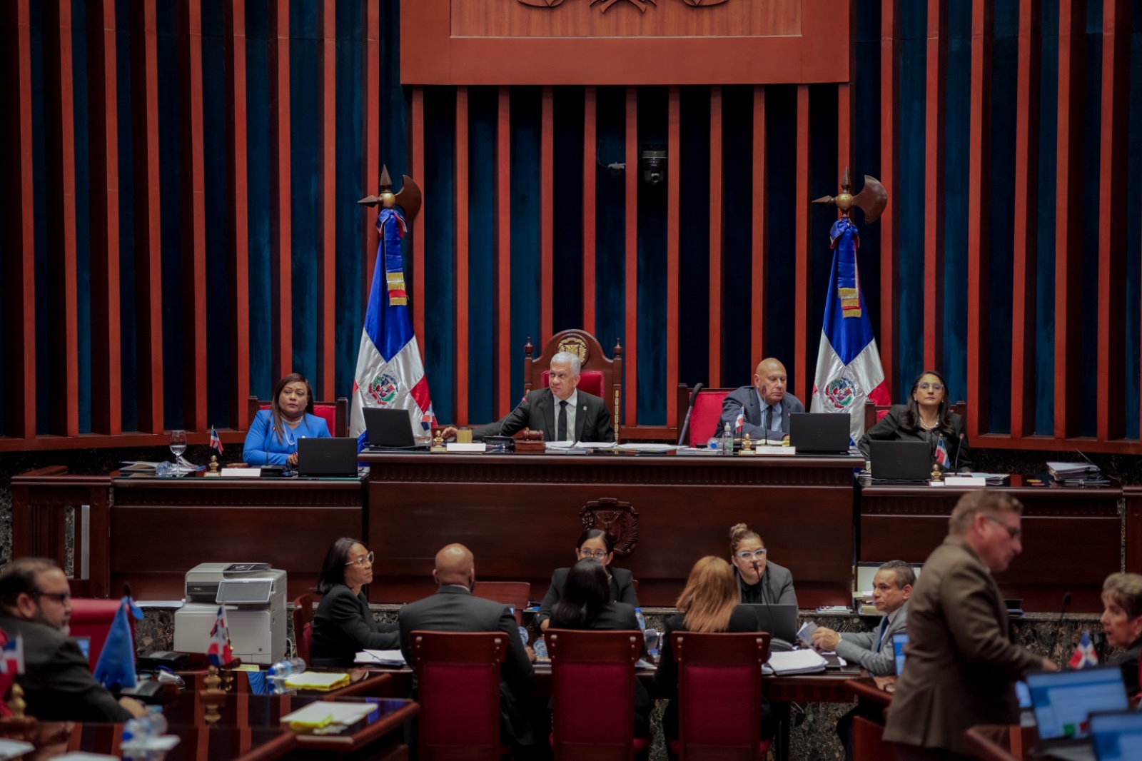 Senado aprueba en primera lectura con modificaciones, proyecto de Ley de Contrataciones Públicas