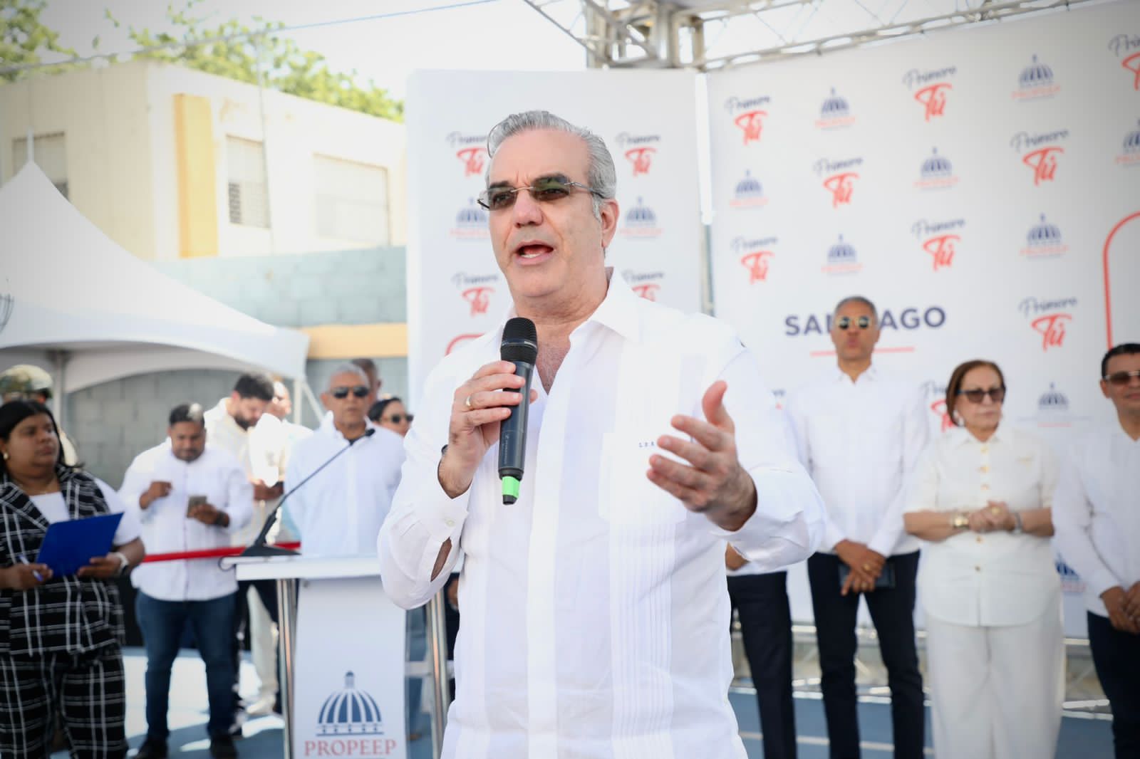 Abinader supervisa avances del Monorriel de Santiago
