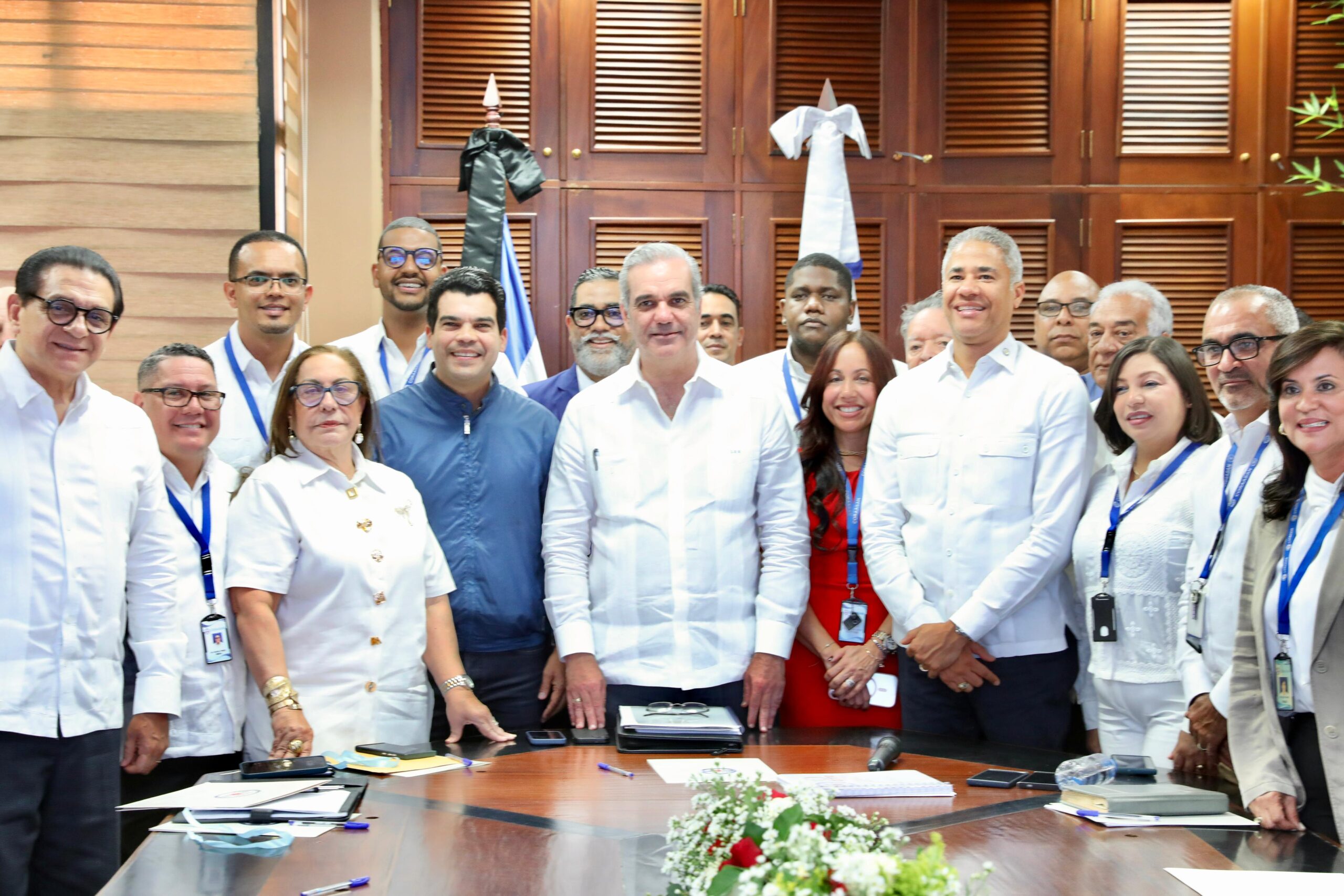 Gobierno supera los 4,000 millones pesos en inversión directa para agua y saneamiento en Santiago, afirma presidente Abinader Gobierno supera los 4,000 millones pesos en inversión directa para agua y saneamiento en Santiago, afirma presidente Abinader
