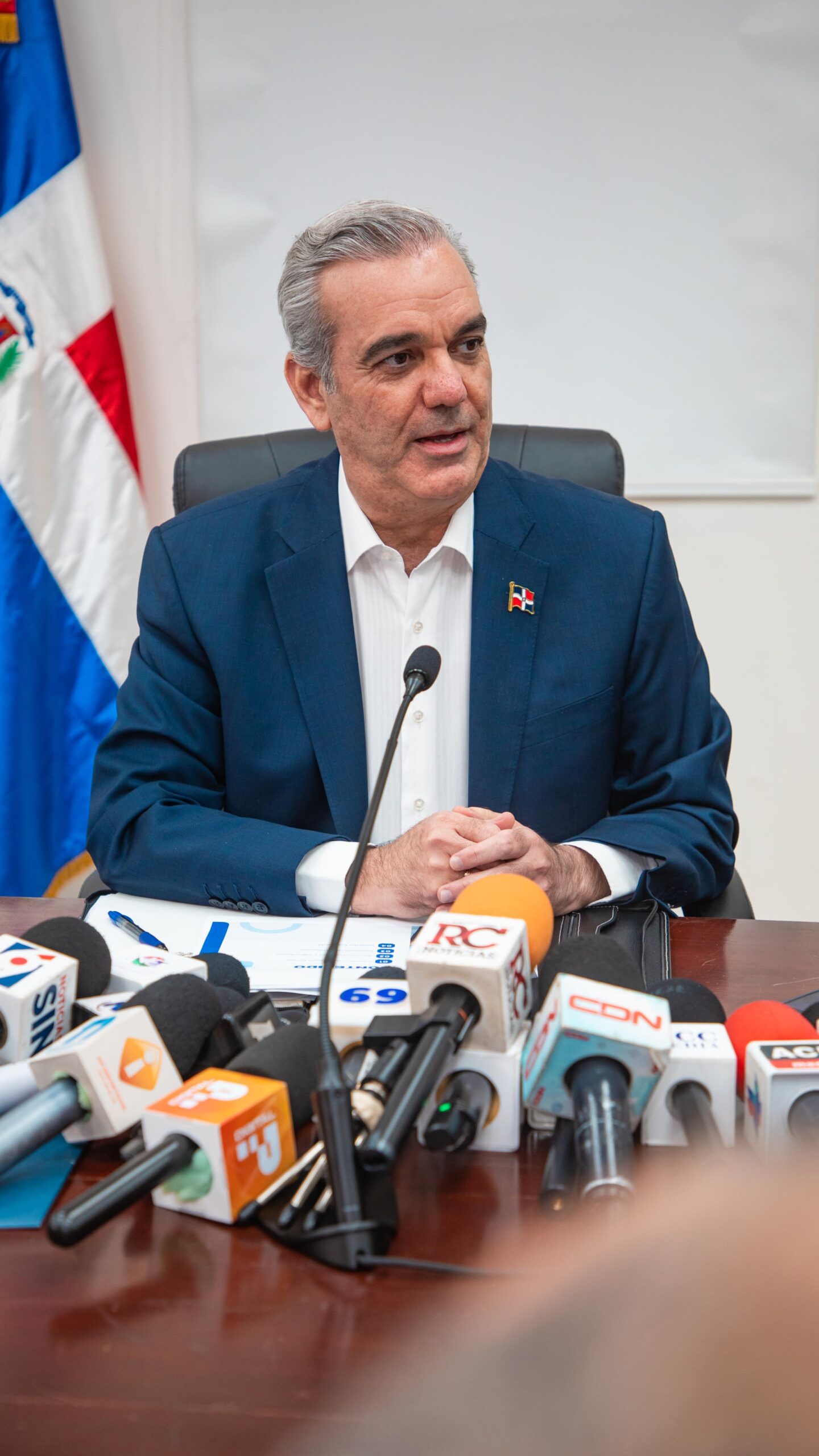 Abinader promulga ley que dispone fusión de Ministerios de Hacienda y Economía