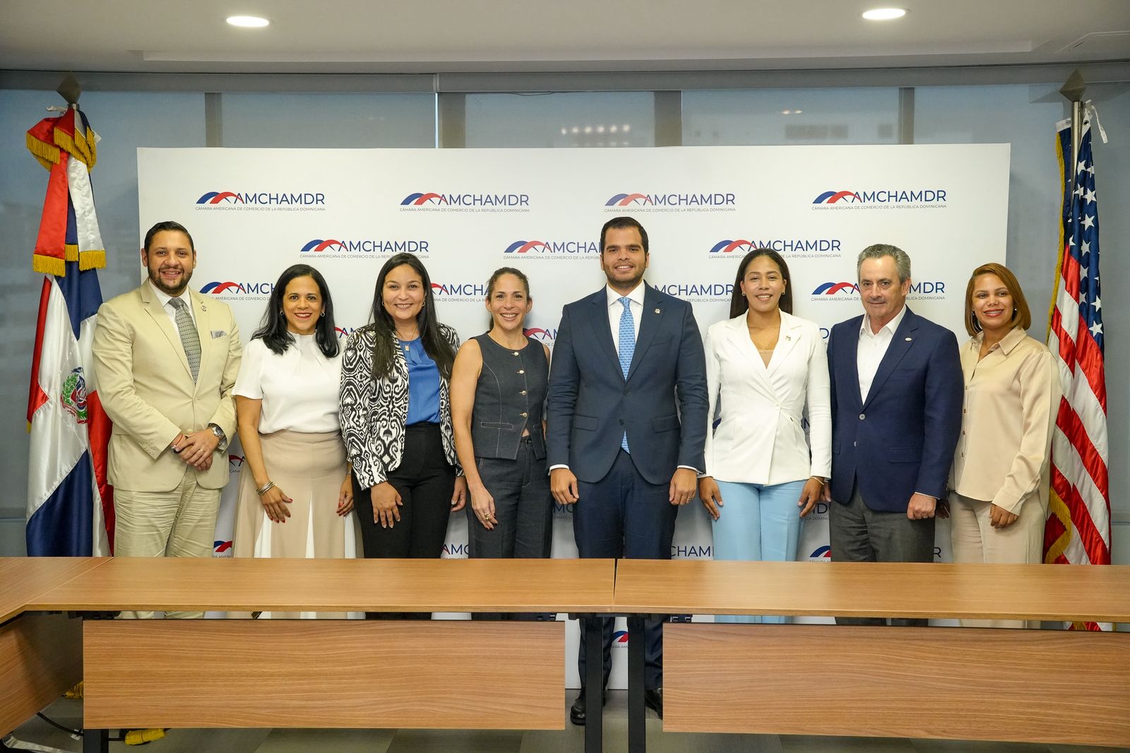 Vicente Sánchez se reúne con el Comité de Tecnología e Innovación de AMCHAMDR