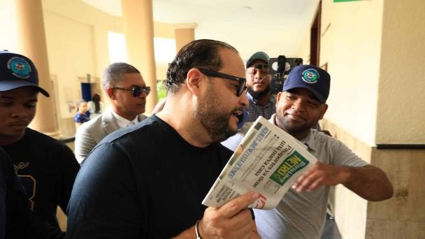 Imponen presentación periódica contra Aquiles Jiménez por porte ilegal de pertrechos militares