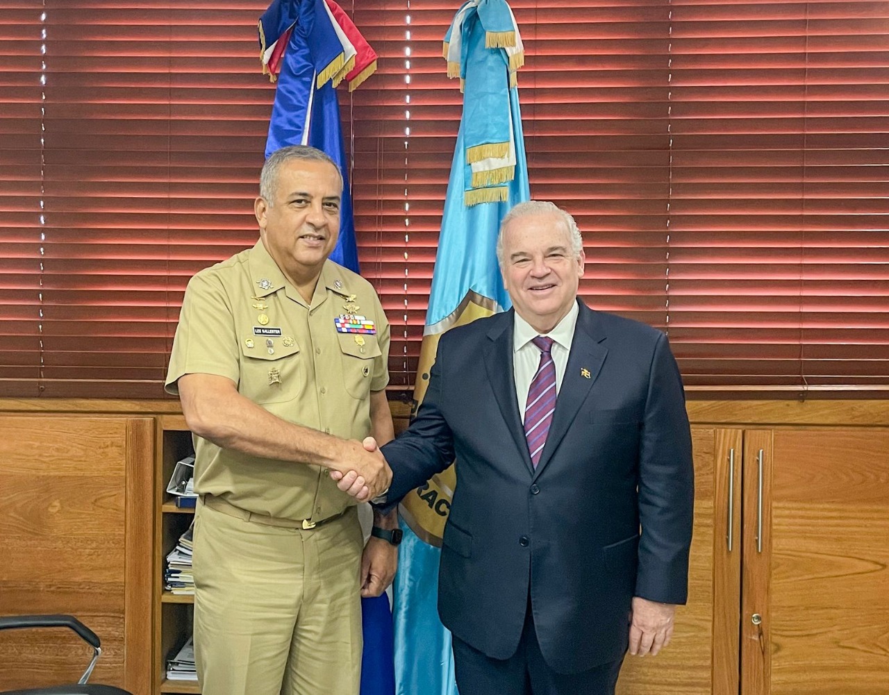 Director DGM recibe visita de embajador extraordinario y plenipotenciario de RD en Chile