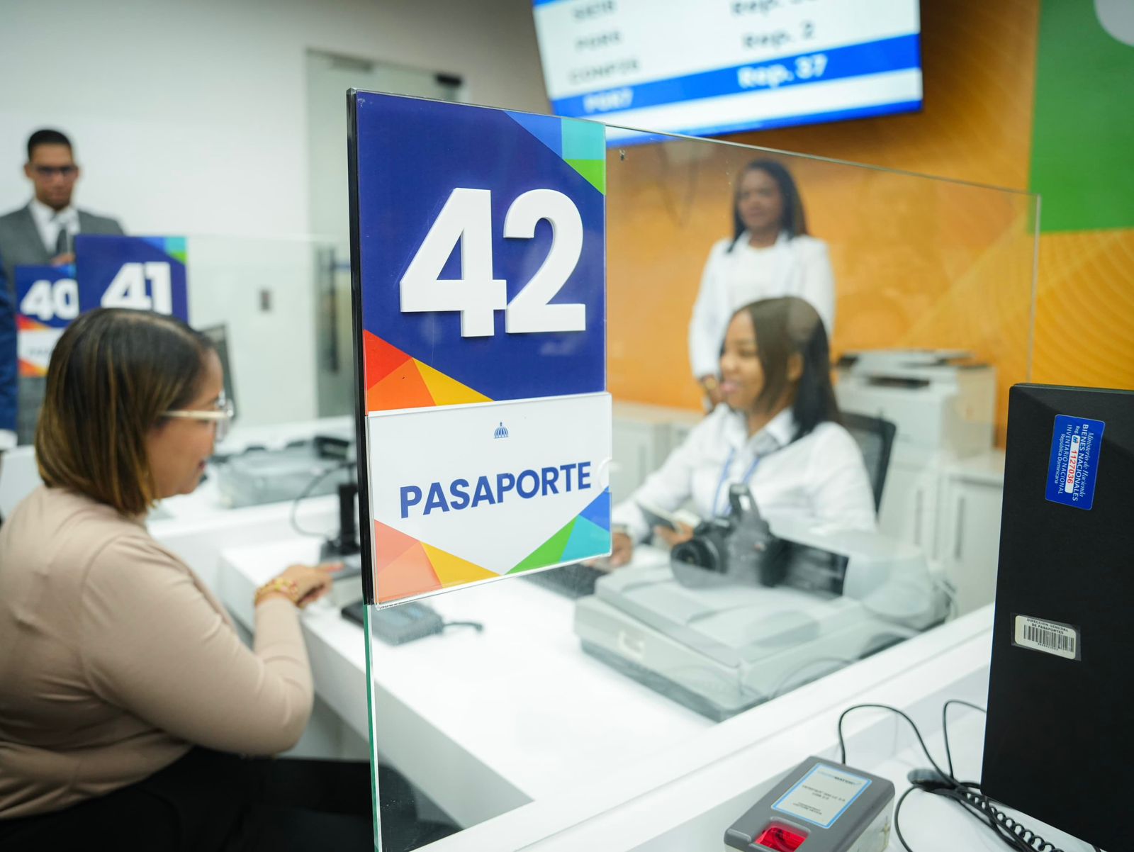 Pasaportes abre nueva oficina en Santiago con horario extendido de 8:00 am a 8:00 pm