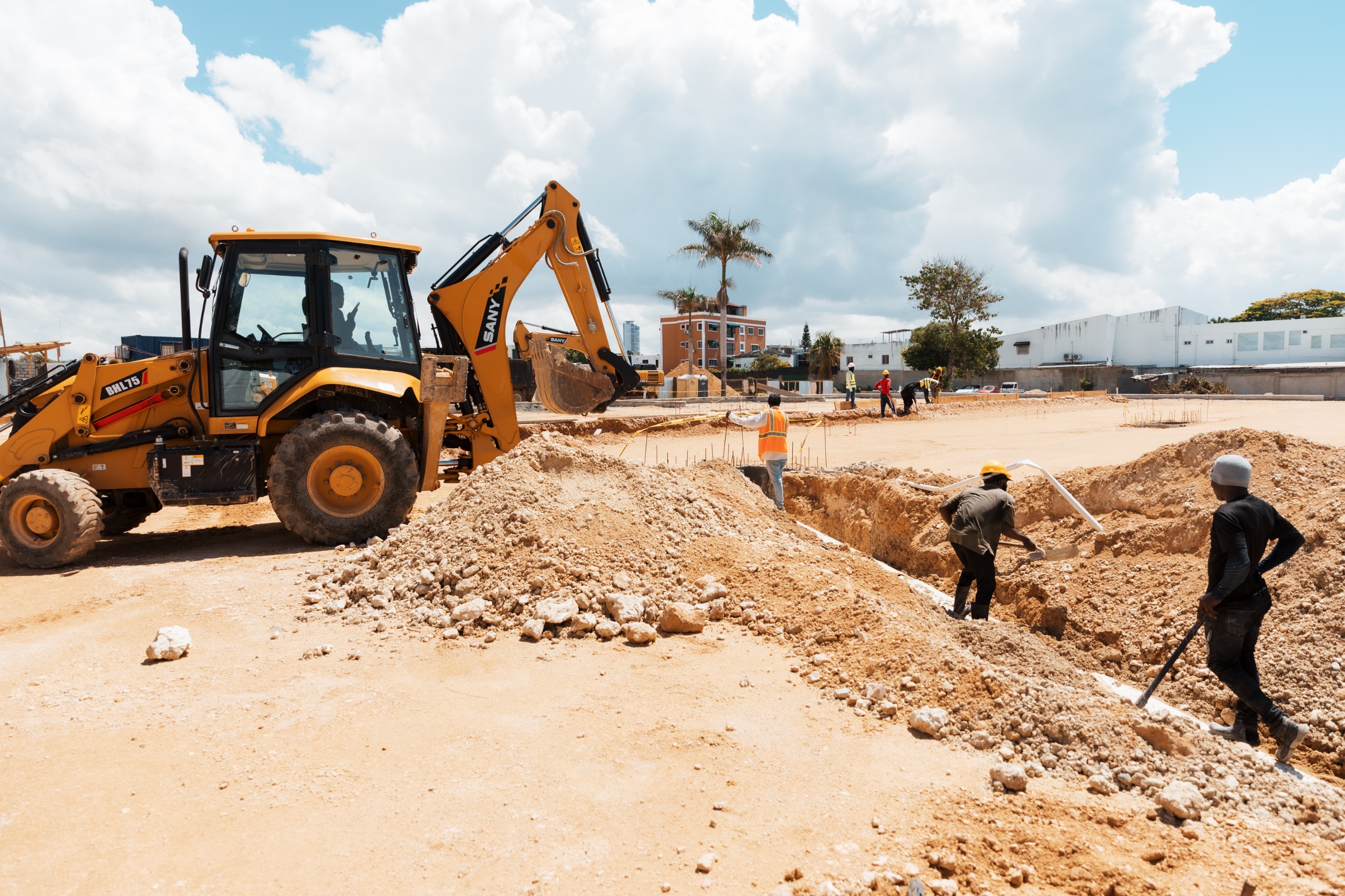 Carolina Mejía trabaja simultáneamente en importantes obras para la capital