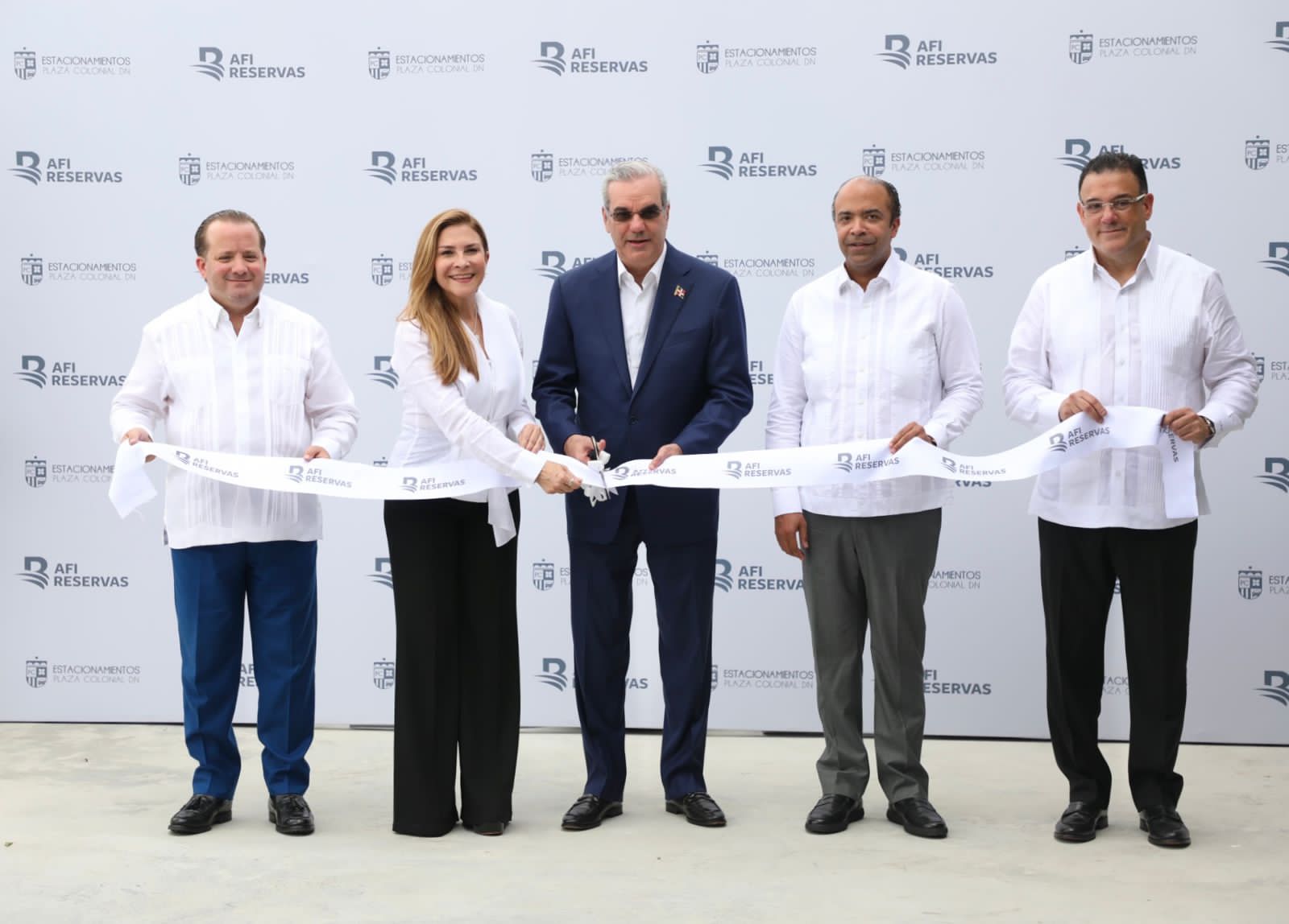 Presidente Abinader inaugura parqueo Plaza Zona Colonial: infraestructura moderna que mejorará la movilidad