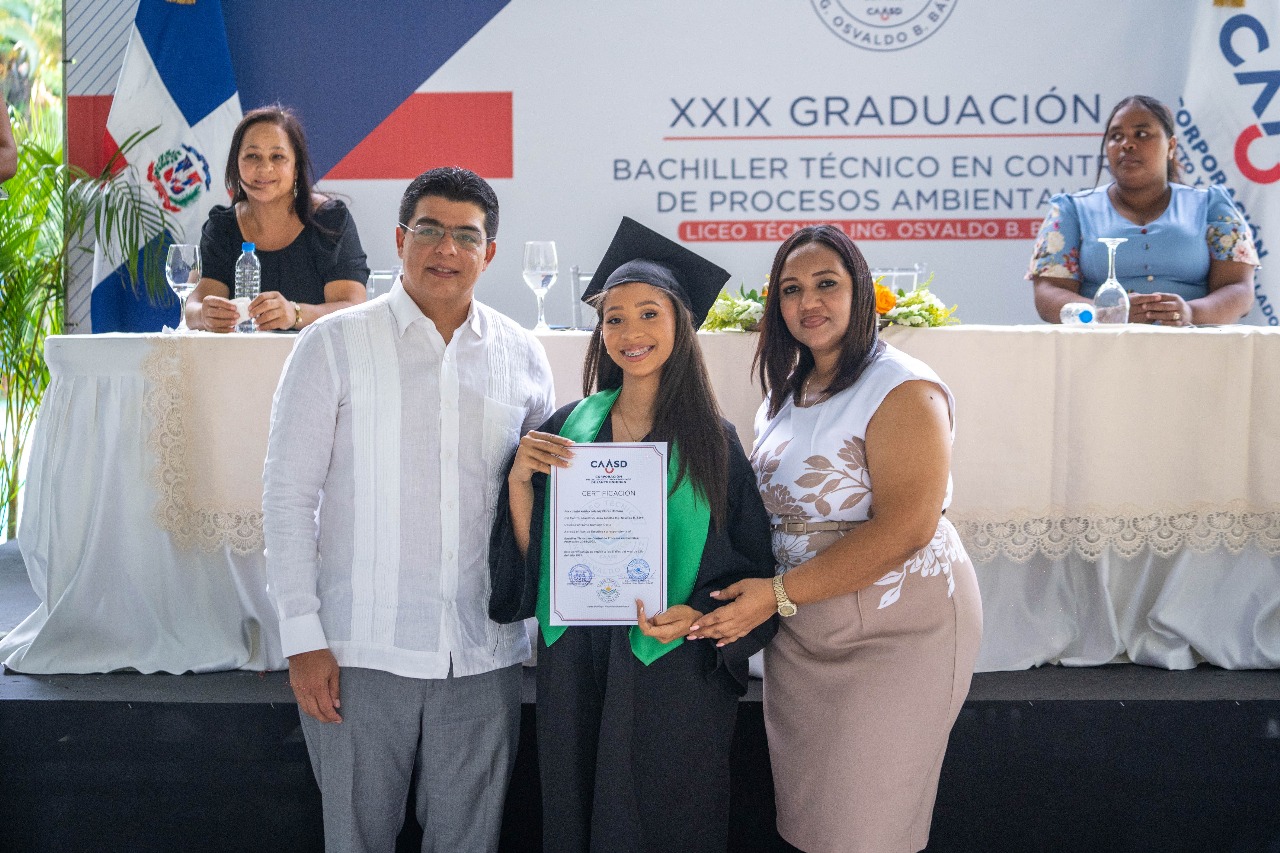 Fellito Suberví encabeza graduación de 35 nuevos bachilleres técnicos del Liceo CAASD