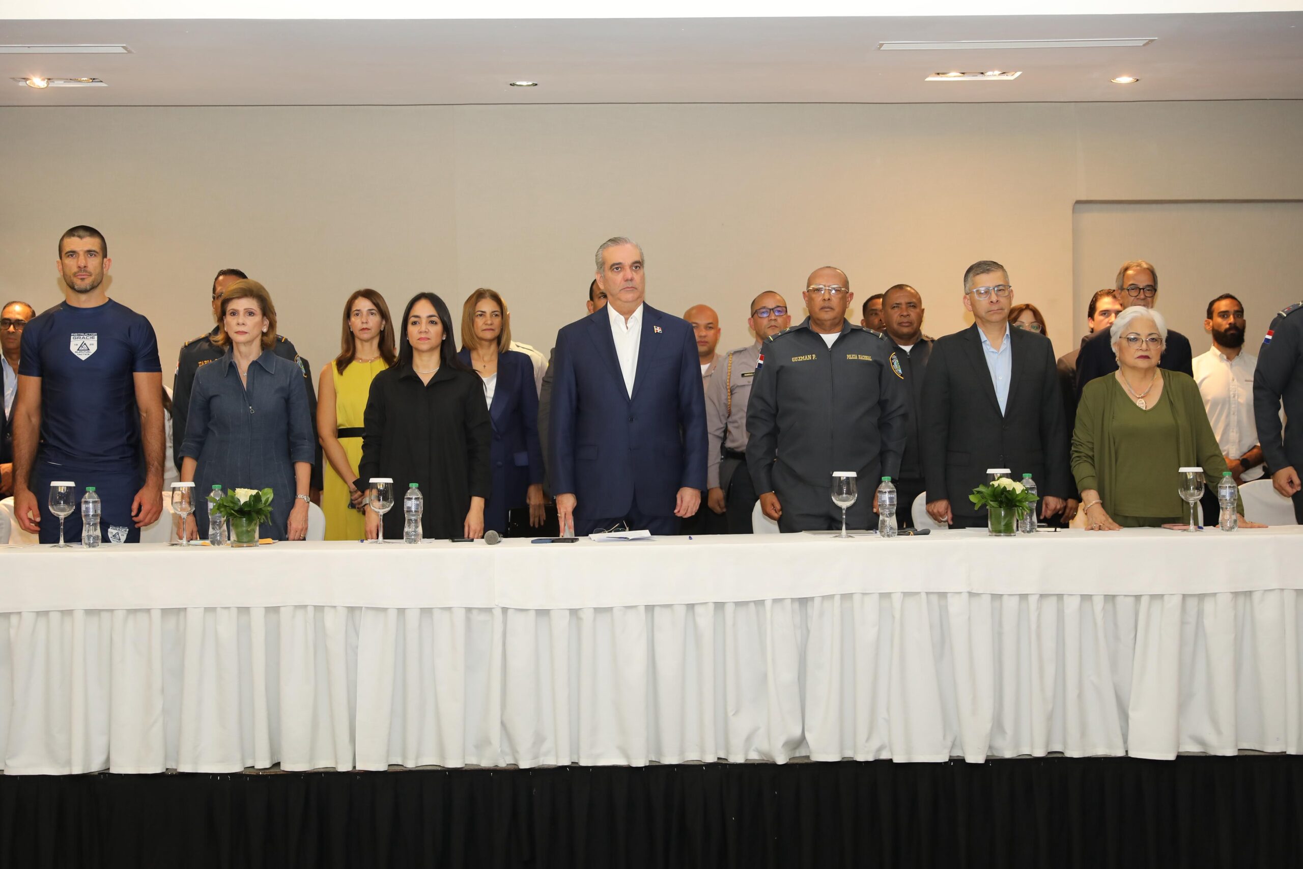Abinader continúa impulsando transformación policial con formación táctica especializada y respeto a los derechos humanos Abinader continúa impulsando transformación policial con formación táctica especializada y respeto a los derechos humanos