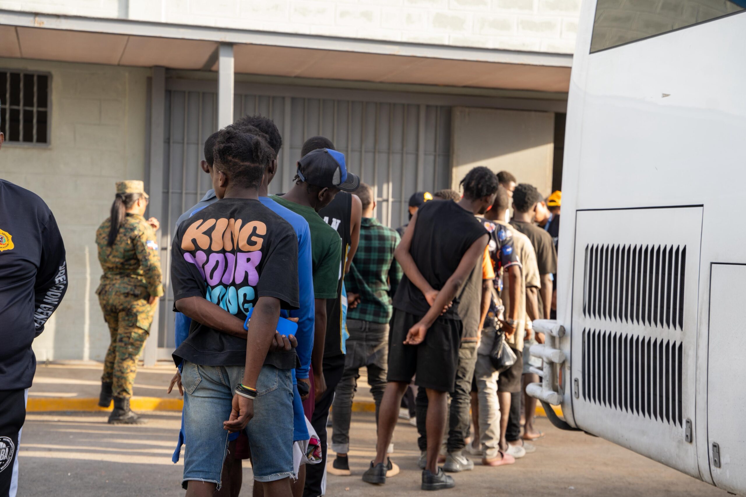 Migración sigue firme con las interdicciones detiene 1,633 y deporta a otros 1,402