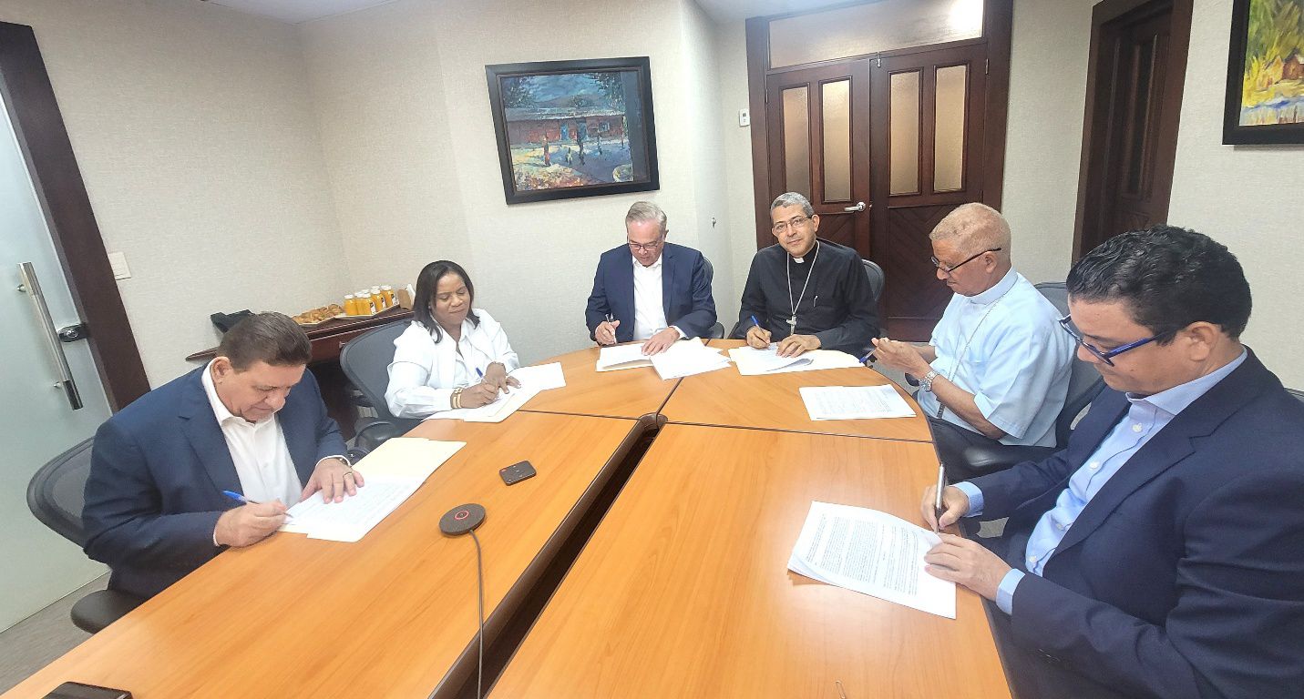 Estado dominicano y UCATECI acuerdan la gestión del Centro Educacional Bonao y apertura de una extensión universitaria Estado dominicano y UCATECI acuerdan la gestión del Centro Educacional Bonao y apertura de una extensión universitaria