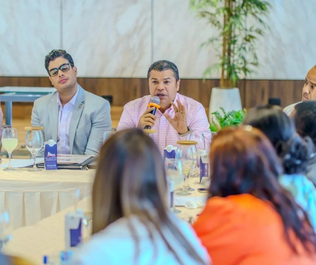 Tobías Crespo presenta proyecto que  reducirá costo de multas y distribuirá fondos a los ayuntamientos