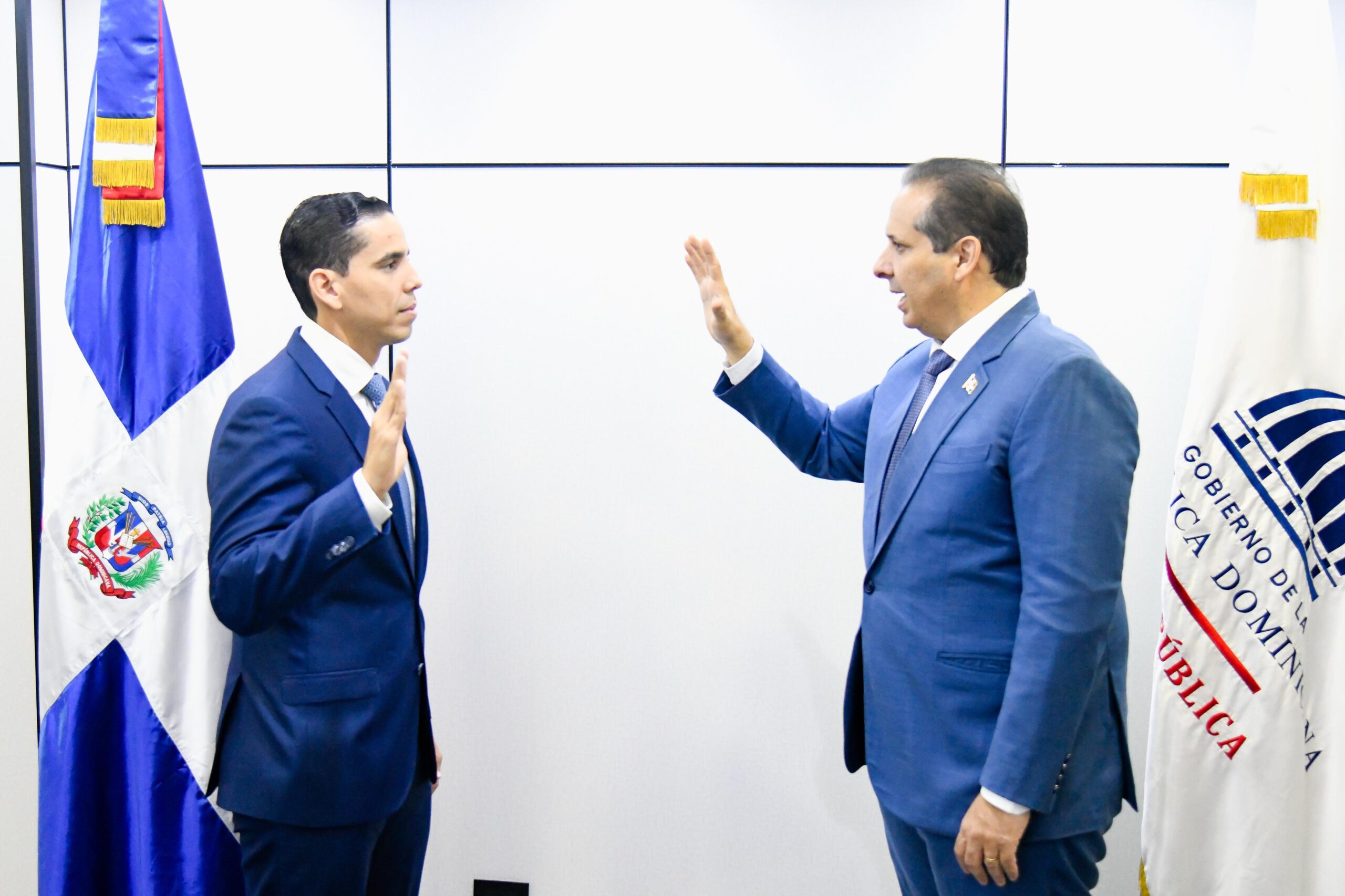 Víctor Atallah juramenta a Edward Guzmán como nuevo director ejecutivo de SeNaSa Víctor Atallah juramenta a Edward Guzmán como nuevo director ejecutivo de SeNaSa
