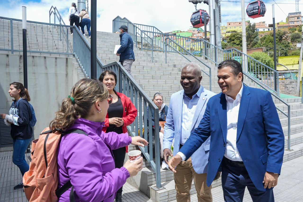 Delegación de diputados visita sistema de transporte TRANSMILENIO en Bogota, MIO en Cali y METRO Medellin en Colombia