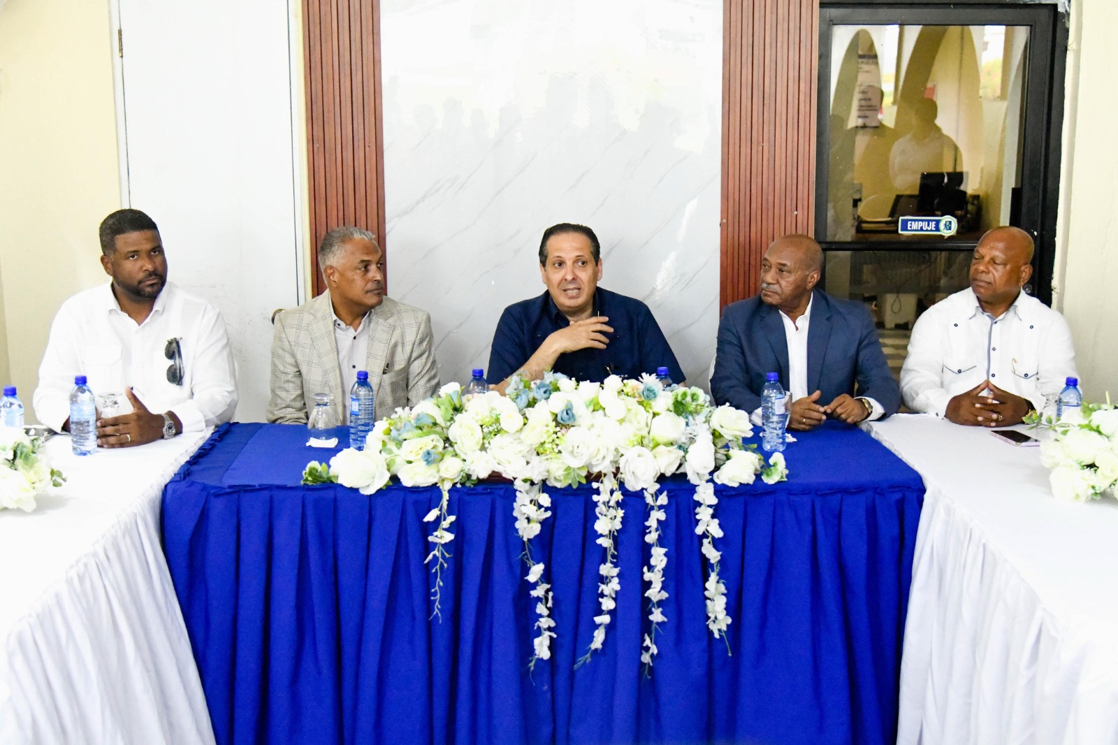 Ministro de Salud, Víctor Atallah supervisa programas de salud en San Cristóbal Ministro de Salud, Víctor Atallah supervisa programas de salud en San Cristóbal