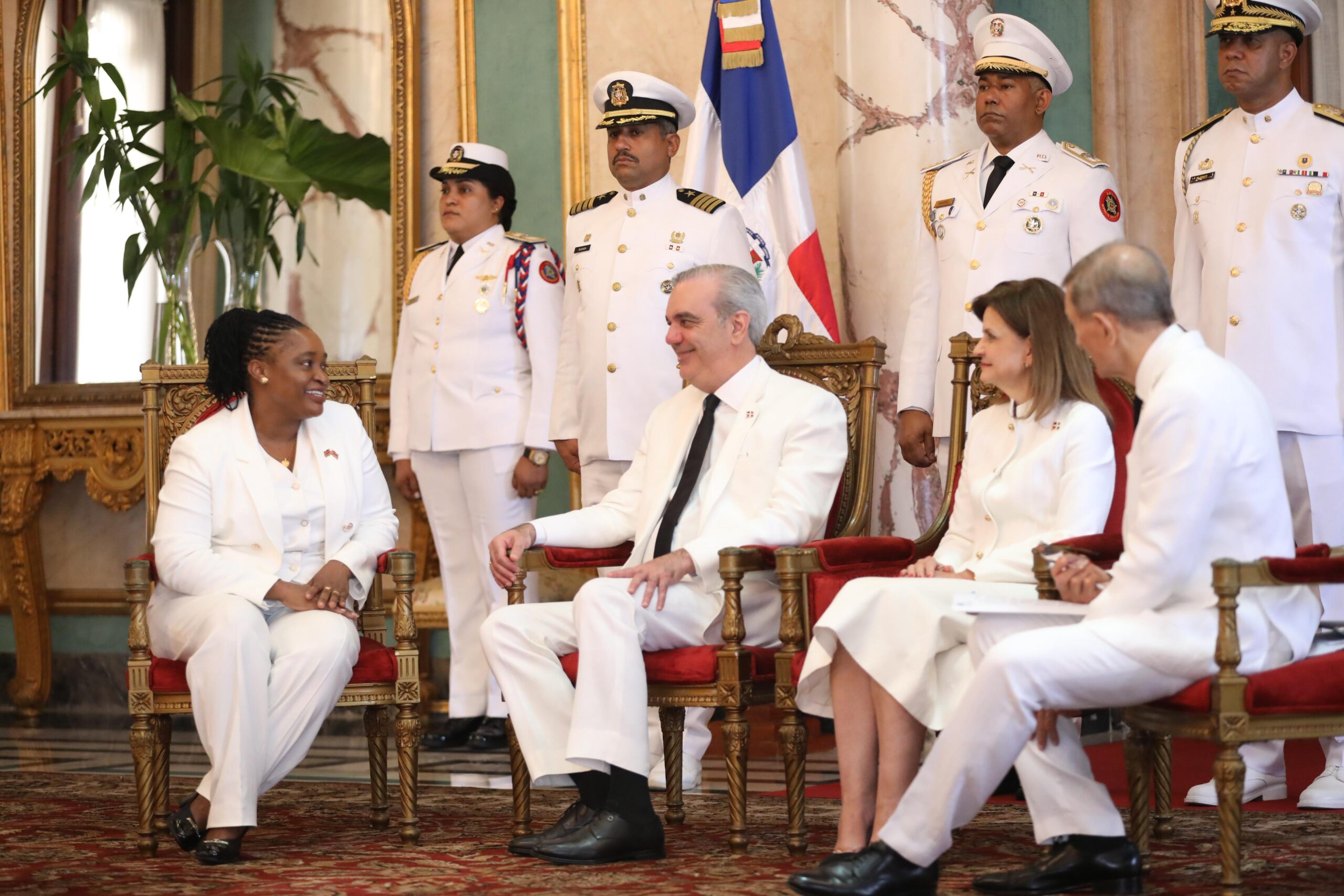 Presidente Abinader recibe cartas credenciales de siete nuevos embajadores en el país