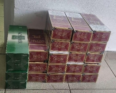 Policía incauta 4,400 unidades de cigarrillos de contrabando y RD$66,000 en efectivo Policía incauta 4,400 unidades de cigarrillos de contrabando y RD$66,000 en efectivo