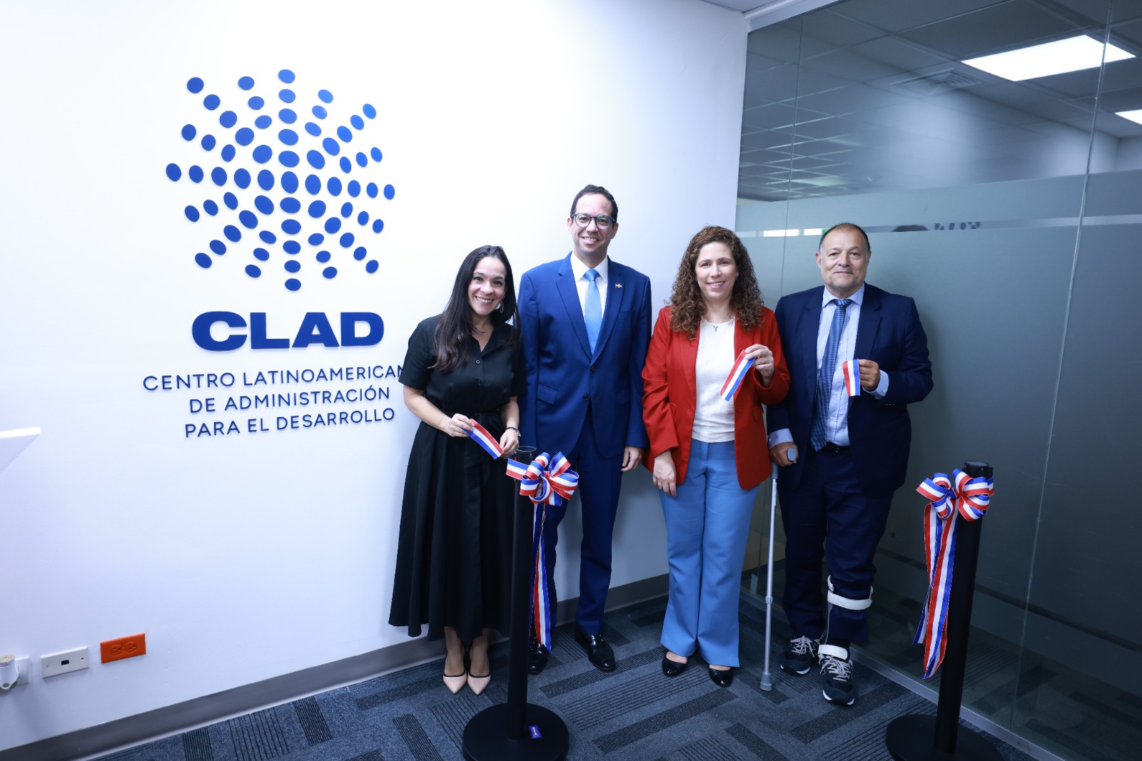 El CLAD establece una subsede en República Dominicana y deja inauguradas sus oficinas en el Ministerio de Administración Pública El CLAD establece una subsede en República Dominicana y deja inauguradas sus oficinas en el Ministerio de Administración Pública