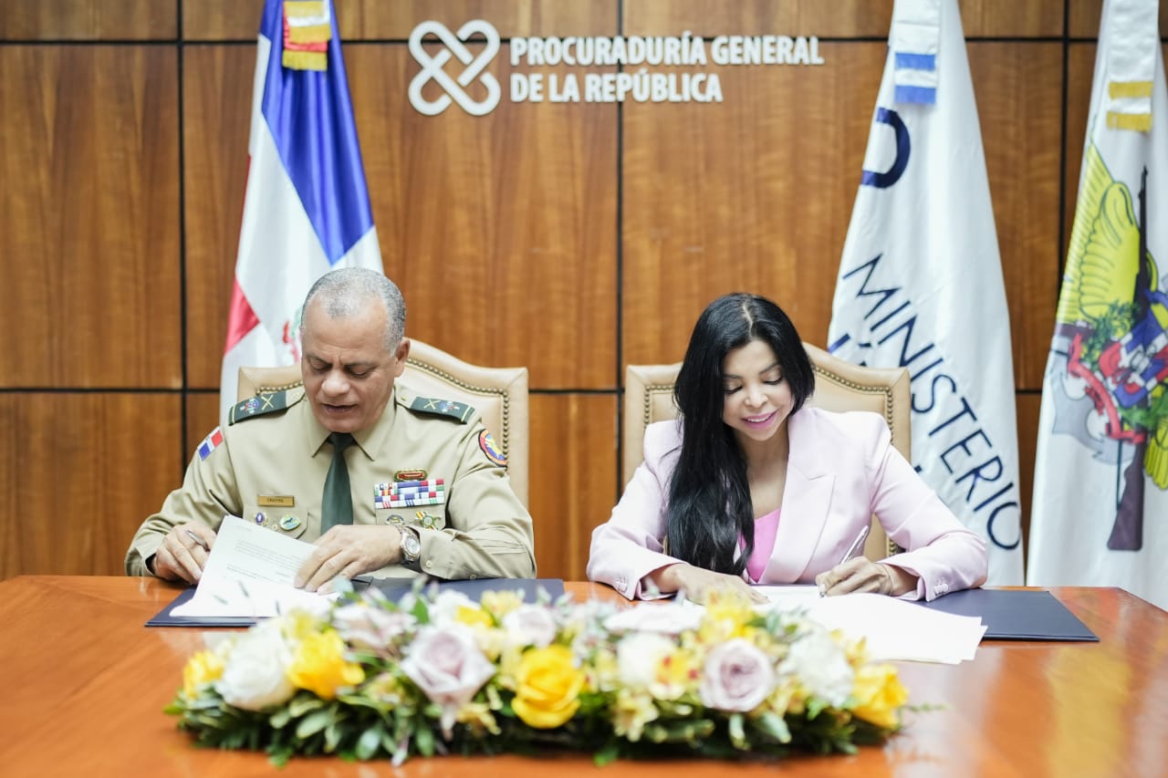 Procuraduría General se apoya en la Industria Militar de las Fuerzas Armadas para la confección de uniformes para agentes penitenciarios