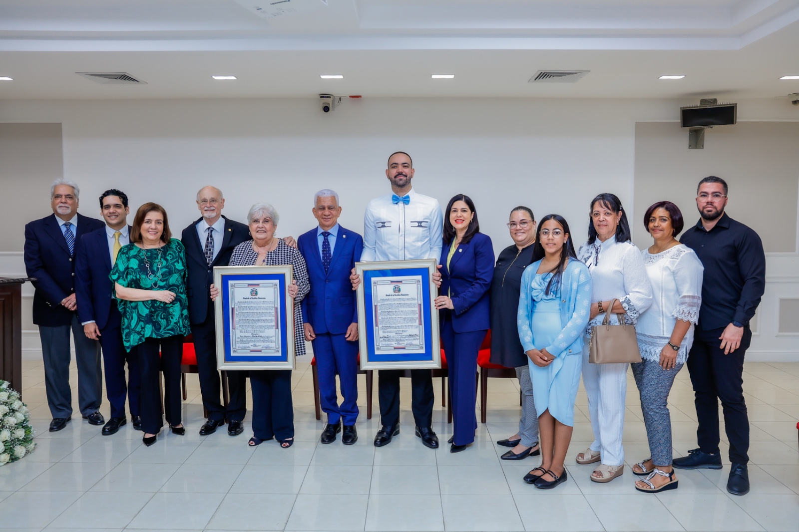 Senado reconoce al doctor Richard Oliver Bidó y a la maestra de música Farida Diná