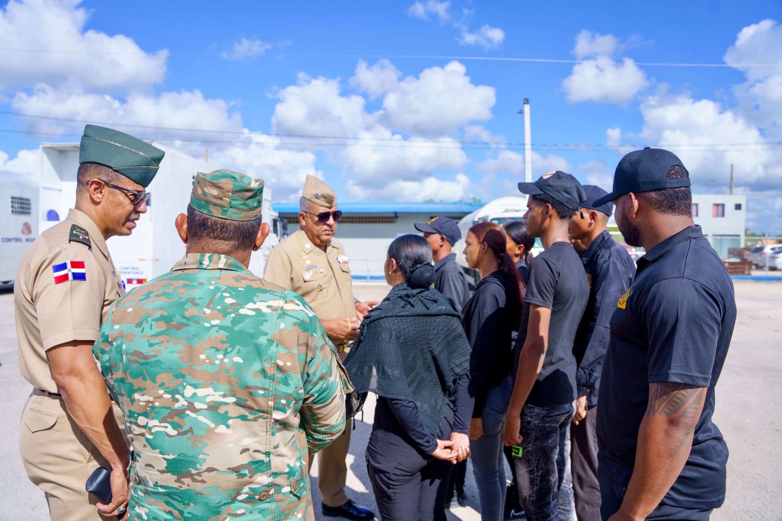 Lee Ballester coordina acciones para incrementar operaciones de control migratorio en la zona Este