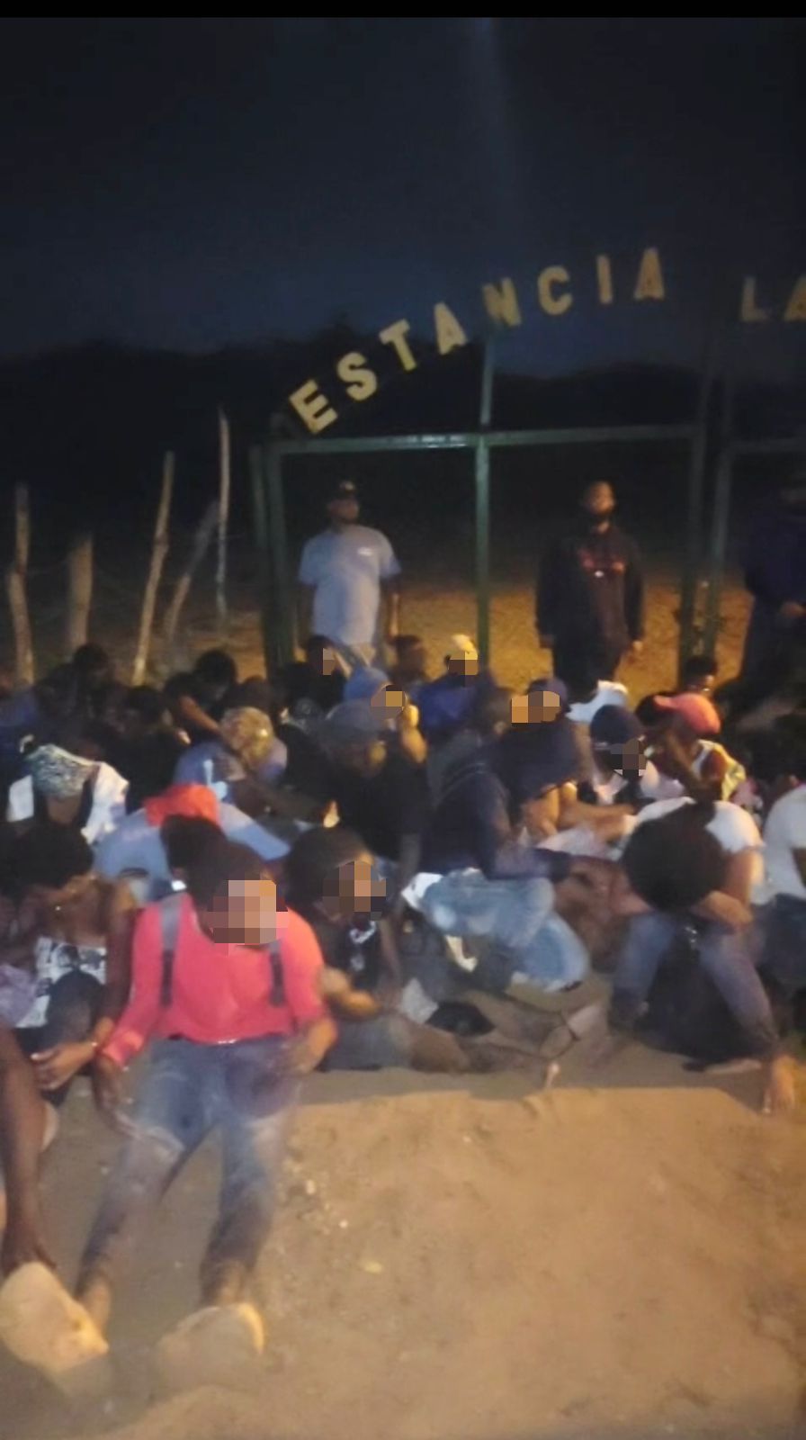 DGM Intercepta a 84 haitianos indocumentados escondidos en una zona boscosa de Montecristi