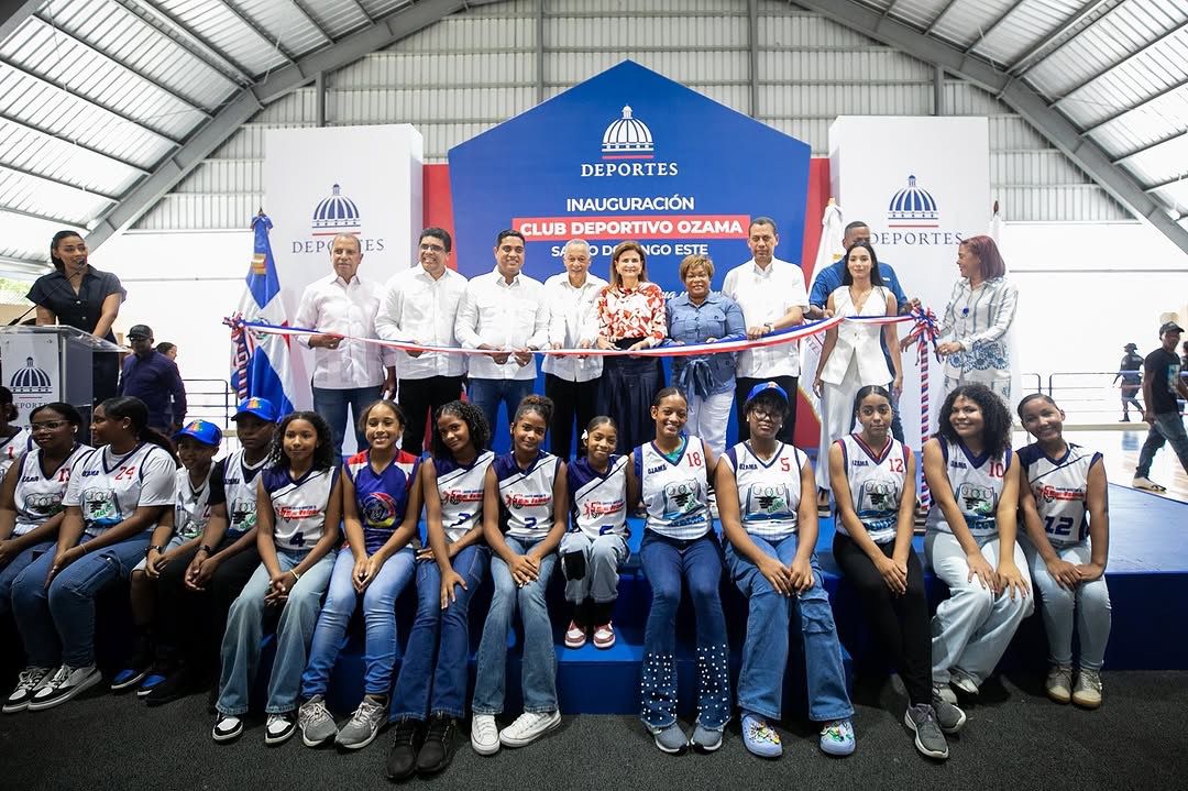 Vicepresidenta Raquel Peña y ministro Kelvin Cruz inauguran polideportivo en el Ensanche Ozama con una inversión de 92 millones