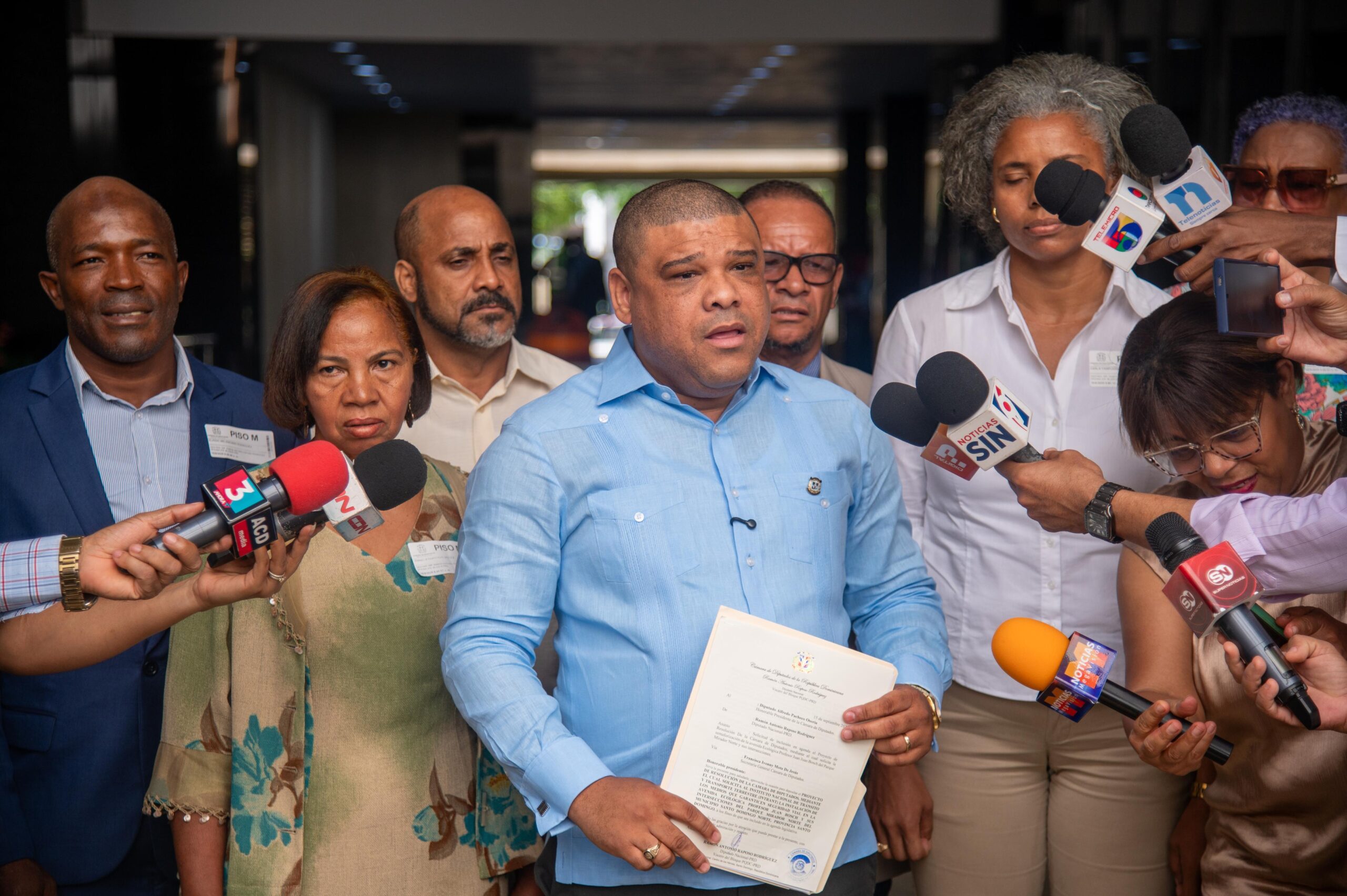 Diputado PRD impulsa iniciativa para mejorar seguridad vial y disminuir accidentes en avenida Ecológica del Mirador Norte Diputado PRD impulsa iniciativa para mejorar seguridad vial y disminuir accidentes en avenida Ecológica del Mirador Norte