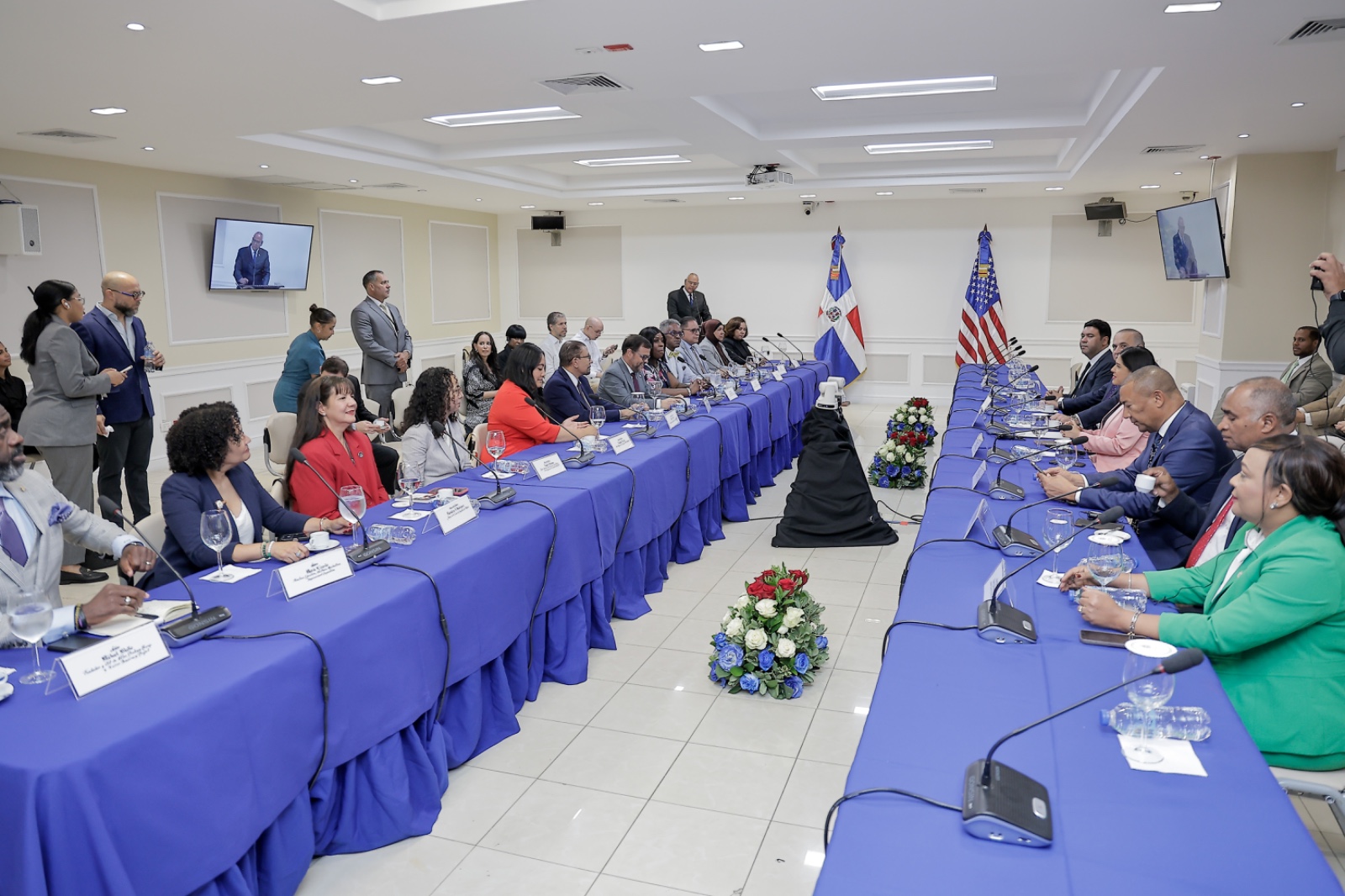 Senadores dominicanos y legisladores del Estado de New York realizan encuentro para fortalecer lazos de cooperación
