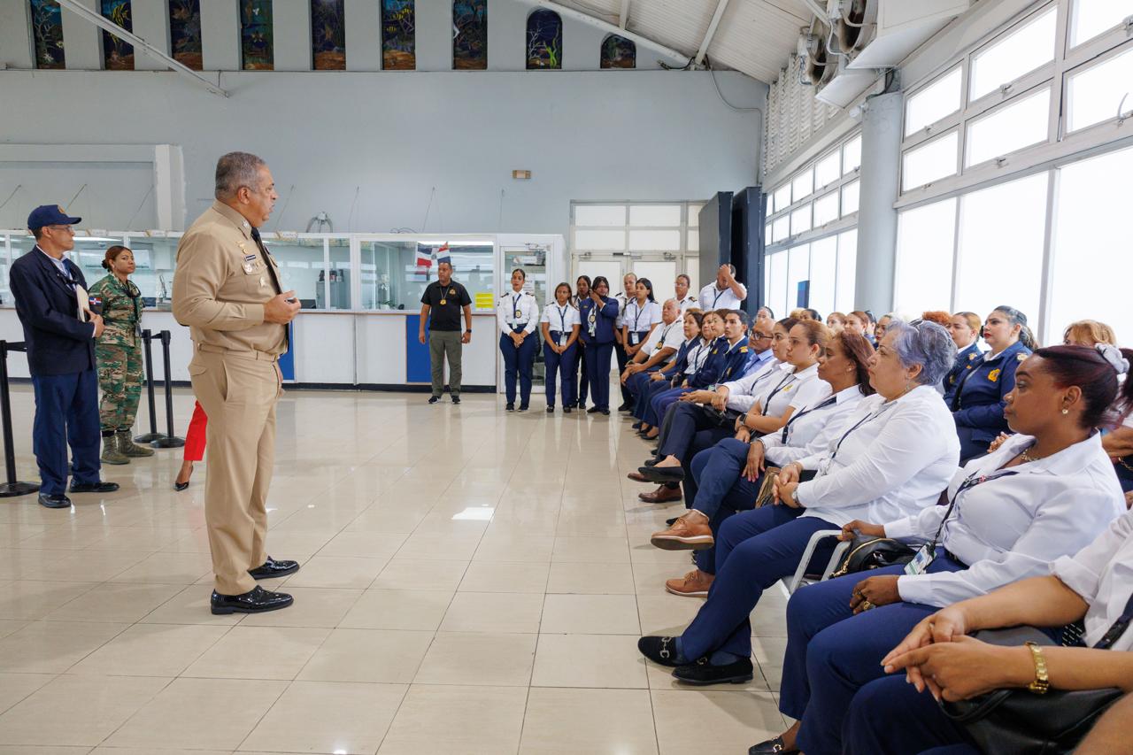 Director de Migración exhorta a inspectores en puertos mantener controles y dar trato digno a pasajeros