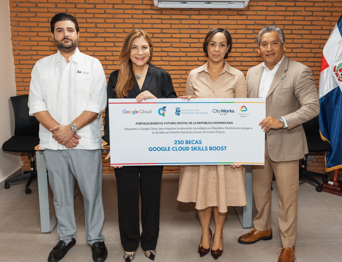 Carolina Mejía anuncia 250 becas de Google para estudiar inteligencia artificial y análisis de datos en Centro Futuro