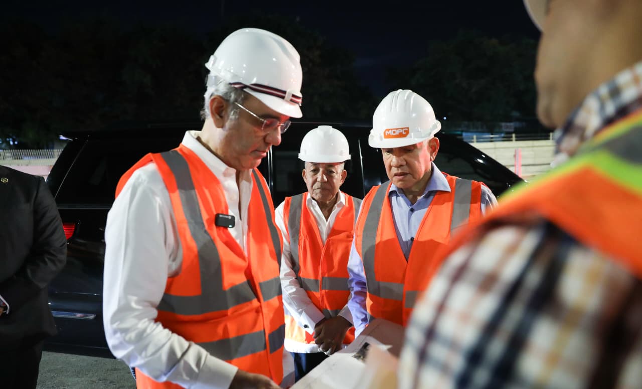 Presidente Abinader supervisa construcción del paso a desnivel en la Prolongación 27 de Febrero con Isabel Aguiar