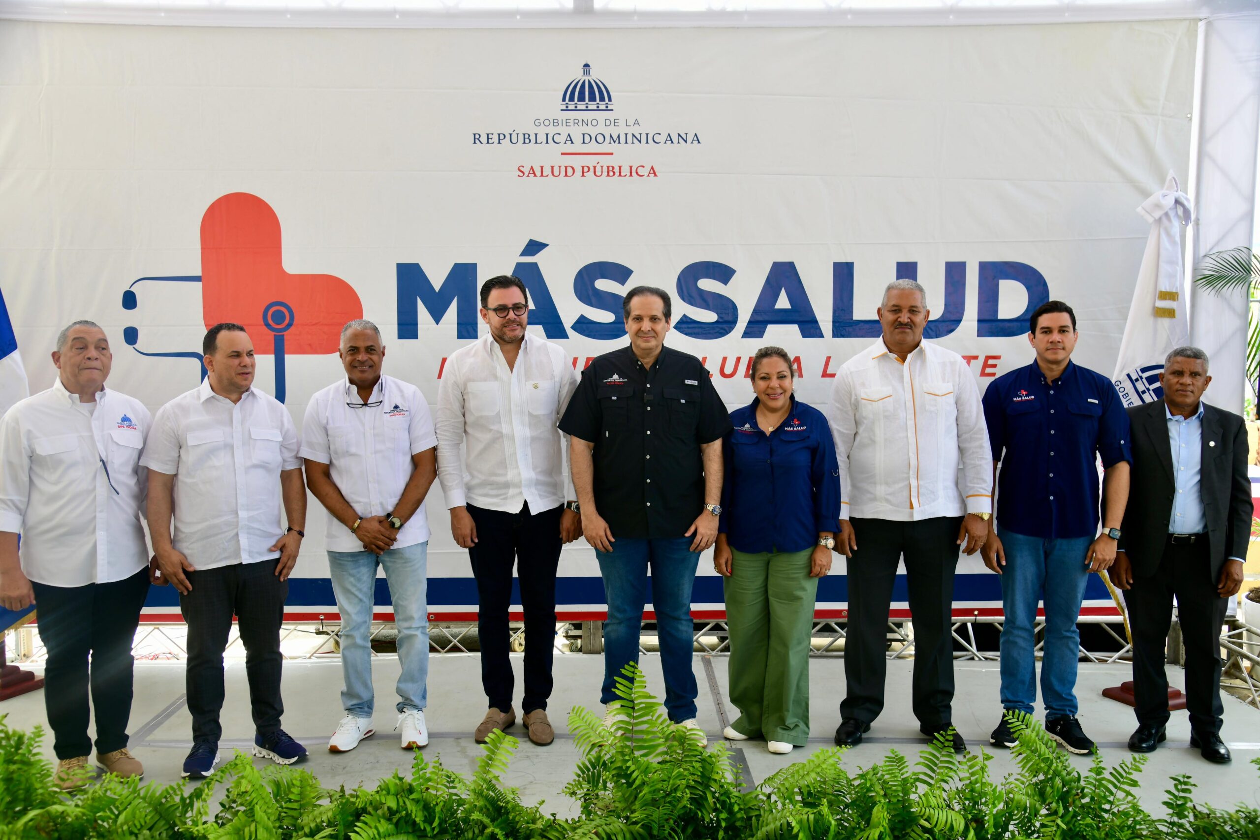 Víctor Atallah lleva jornada médica «Más Salud y Bienestar» a San José de Ocoa
