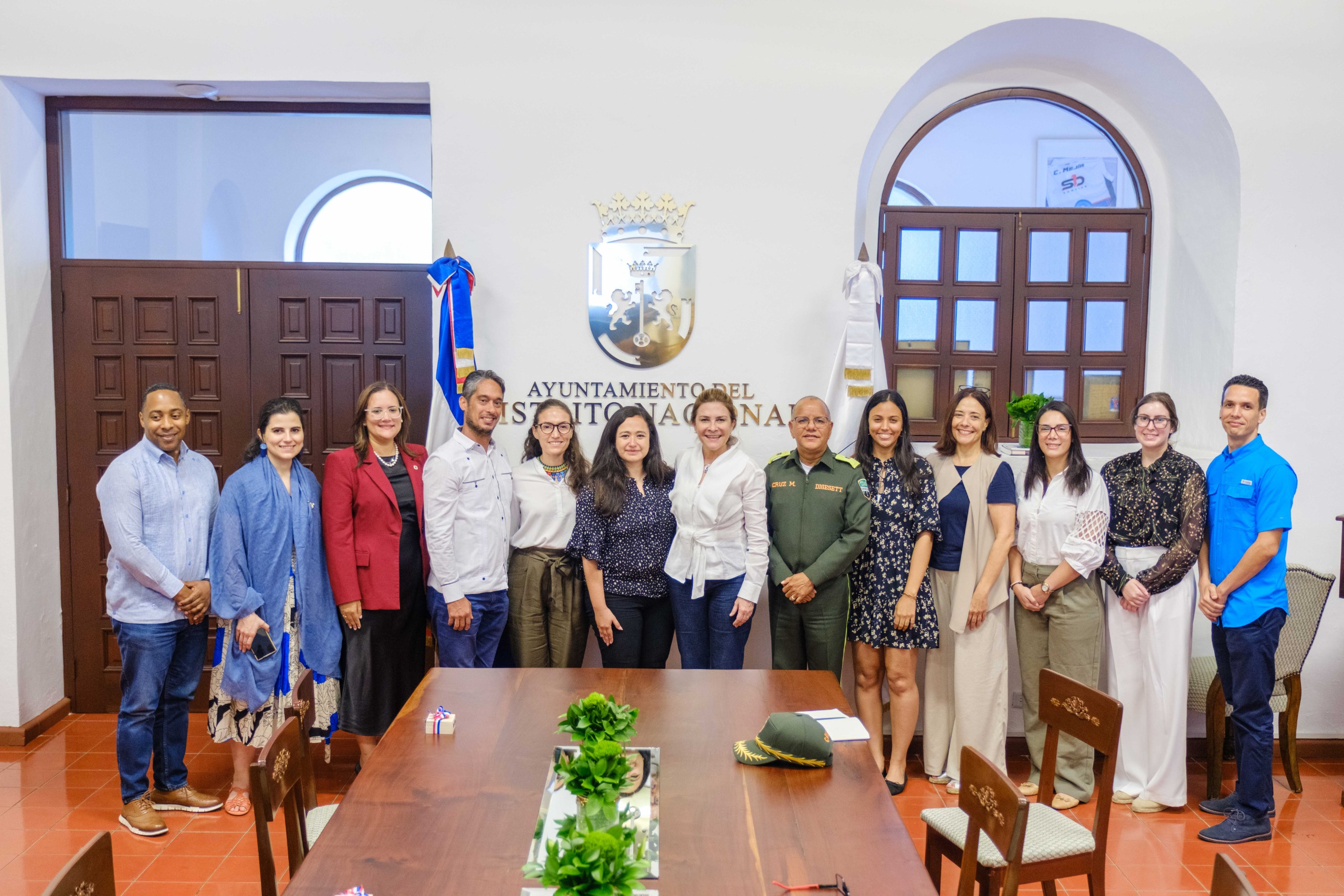 Carolina Mejía recibe delegación de Alianza de Ciudades