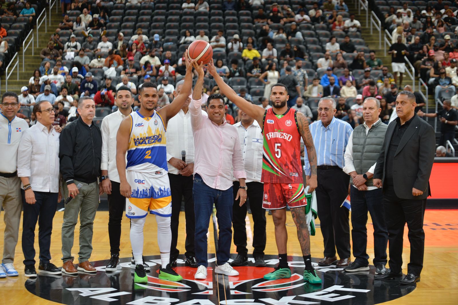 Ministro Kelvin Cruz hace saque de honor en juego Mauricio Báez vs Bameso en Prudential Center, New Jersey Ministro Kelvin Cruz hace saque de honor en juego Mauricio Báez vs Bameso en Prudential Center, New Jersey