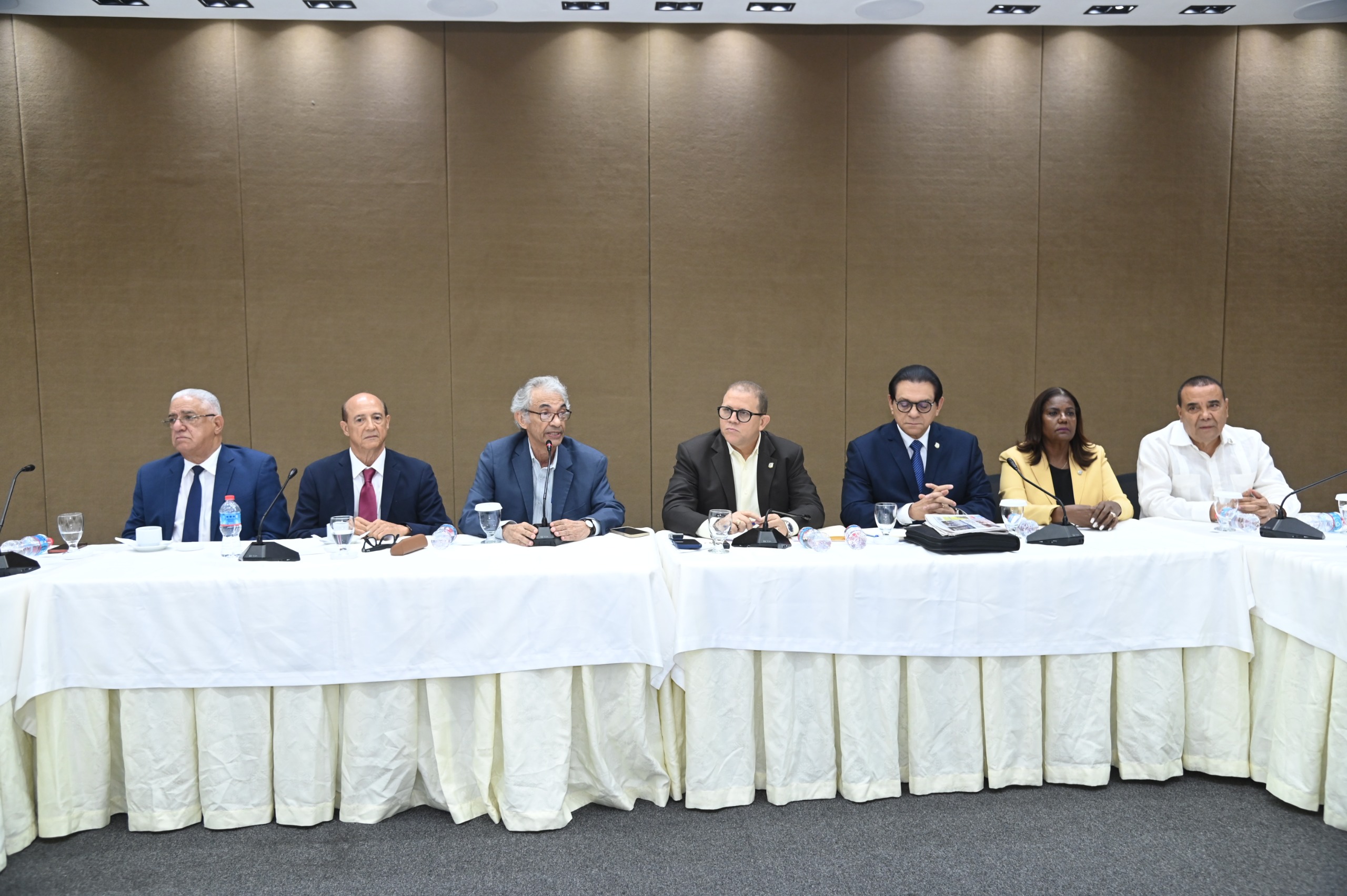 Comisión Bicameral estudia modificación a la Seguridad Social escucha posición de dueños de clínicas Comisión Bicameral estudia modificación a la Seguridad Social escucha posición de dueños de clínicas