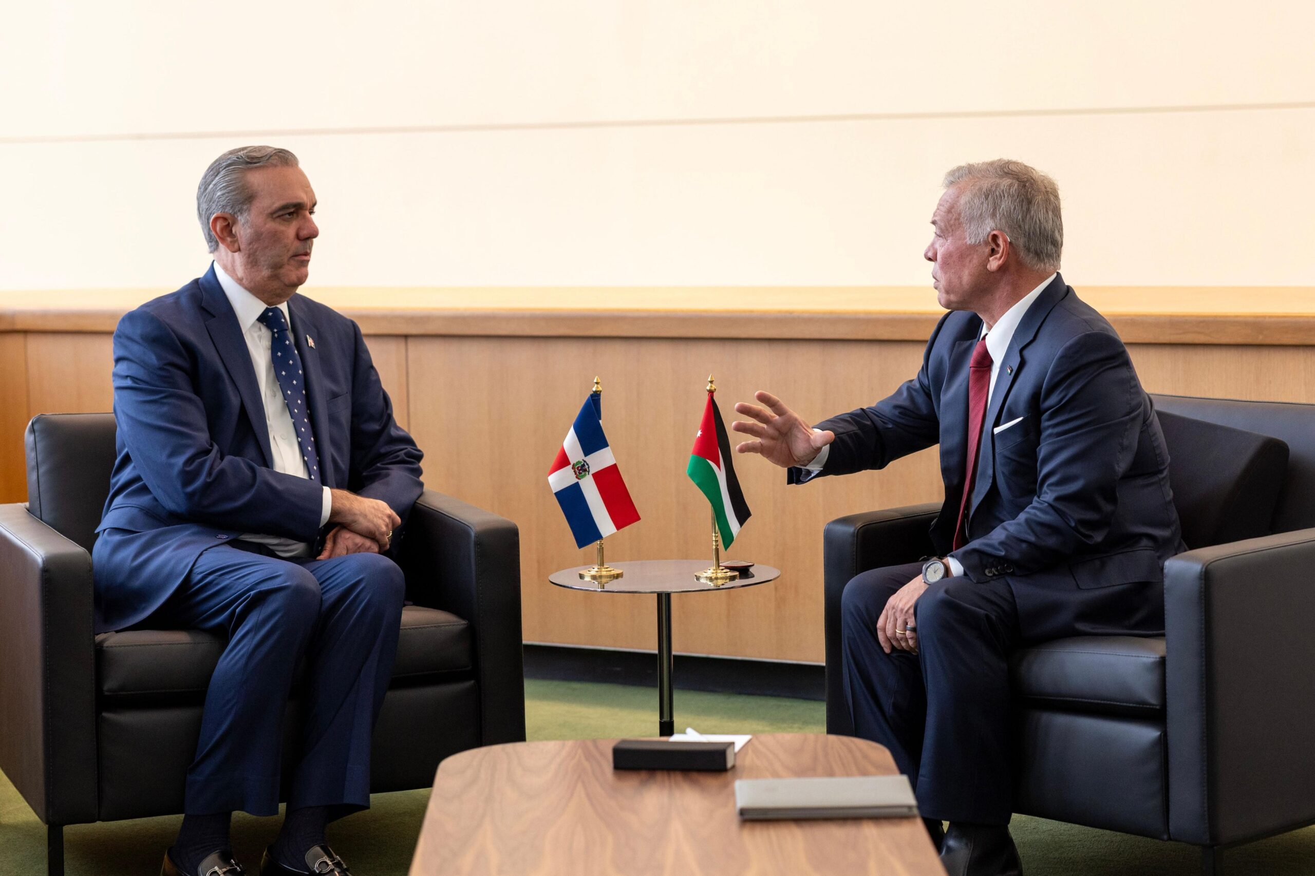 Presidente Abinader se reúne con el Rey de Jordania Abdalá II bin Al-Hussein Presidente Abinader se reúne con el Rey de Jordania Abdalá II bin Al-Hussein