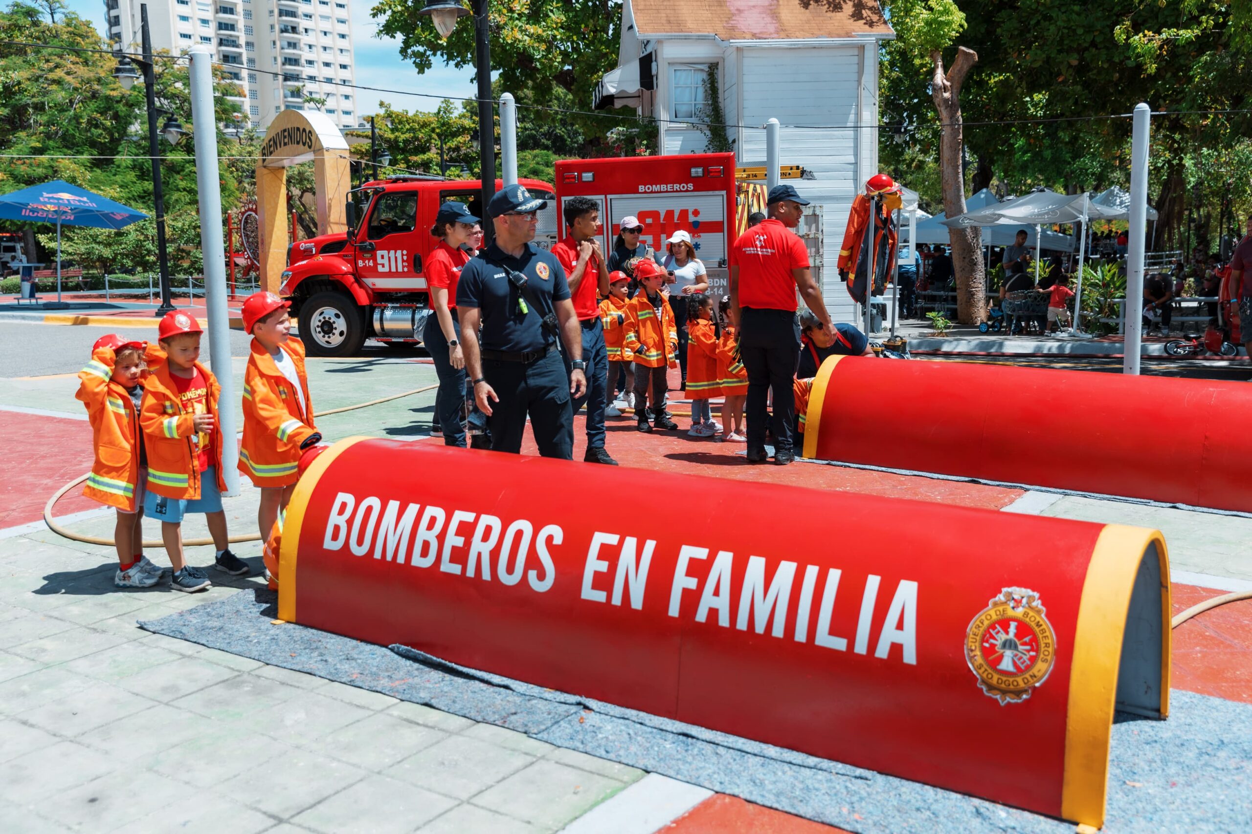Bomberos del DN llevan alegría al parque Iberoamérica con exitosa versión de “Bomberos en Familia”