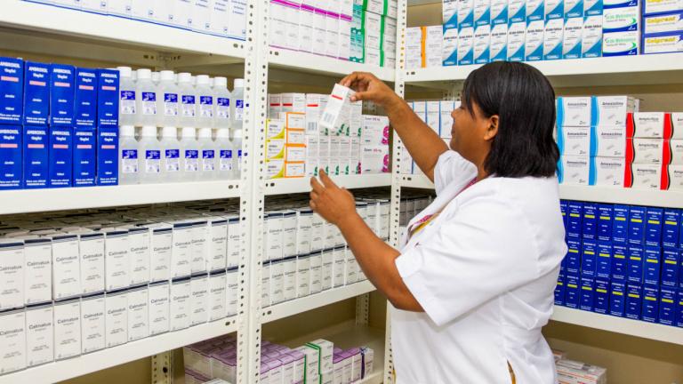 Gobierno afirma triplicó de 2,500 a 7,400 pacientes de medicamentos de alto costo desde 2020