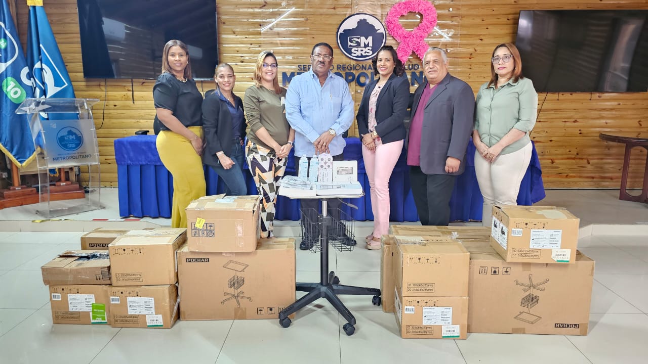 Servicio Regional de Salud Ozama entrega equipos EKG a centros diagnósticos