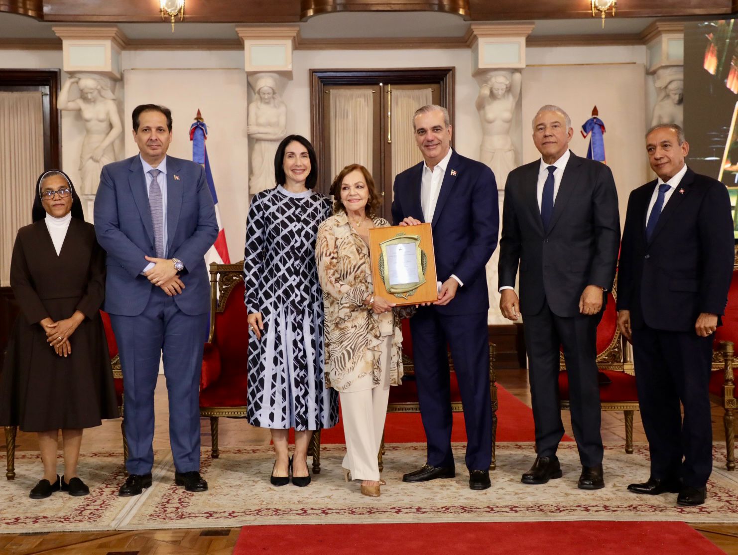 Abinader entrega premios Adulto Mayor del Año a Josefina Miniño y Protector de la Persona Envejeciente a Sor Agripina Acosta Abinader entrega premios Adulto Mayor del Año a Josefina Miniño y Protector de la Persona Envejeciente a Sor Agripina Acosta