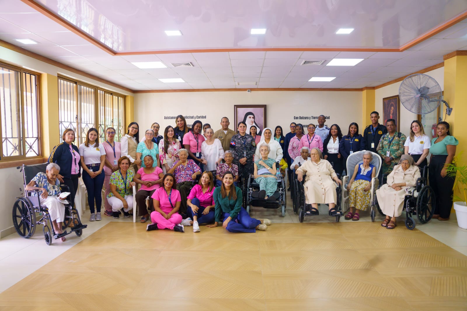 DGM realiza visita de solidaridad al hogar de ancianas Nuestra Señora del Carmen