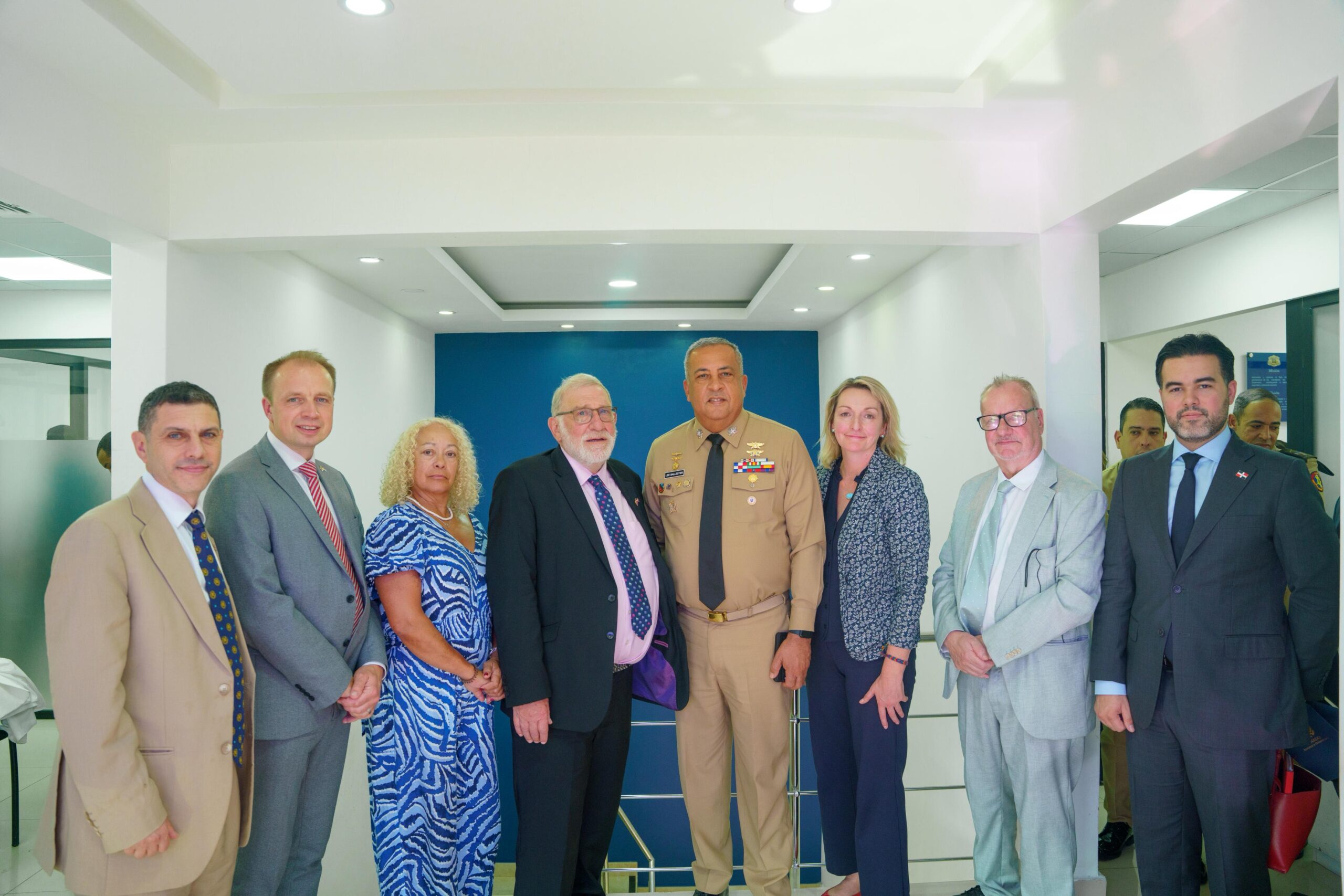 Delegación interparlamentaria británica visita DGM para conocer gestión de estrategia migratoria en RD
