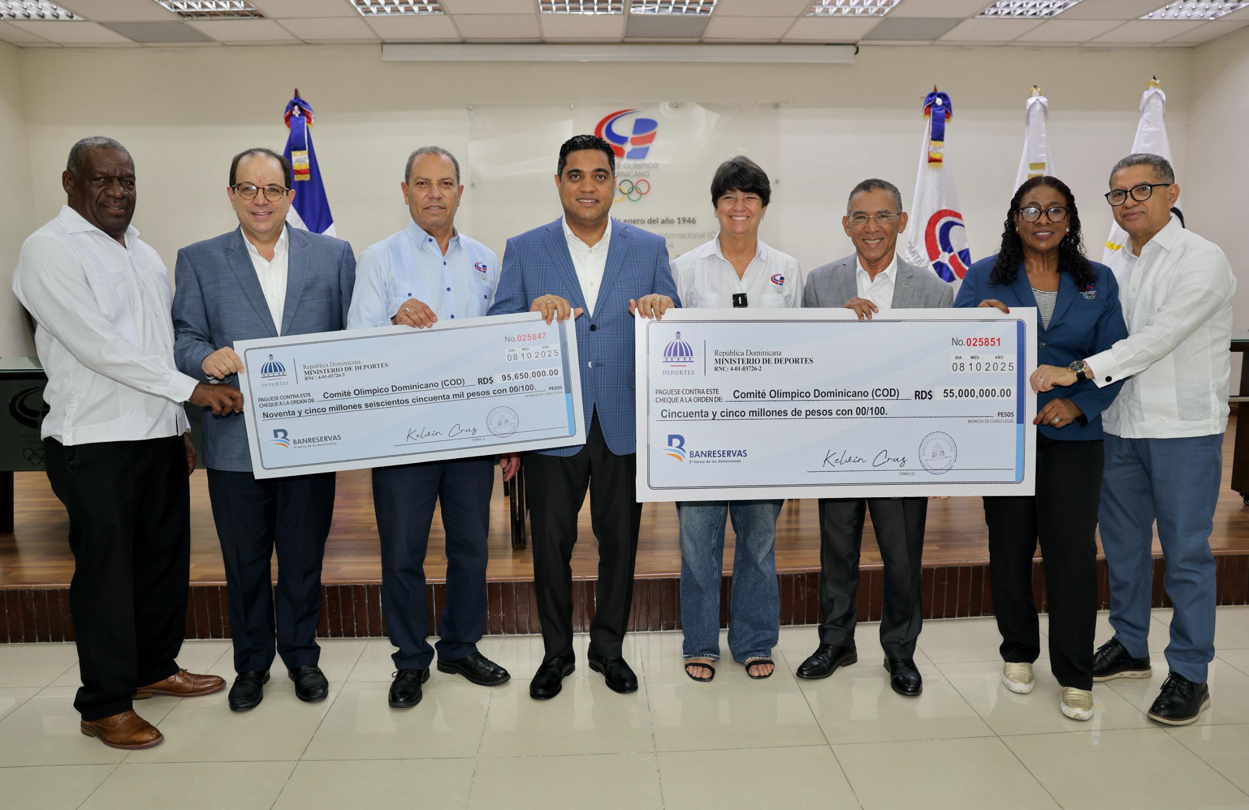 Kelvin Cruz entrega más de 150 millones de pesos para los Juegos Santo Domingo 2026 y los Bolivarianos