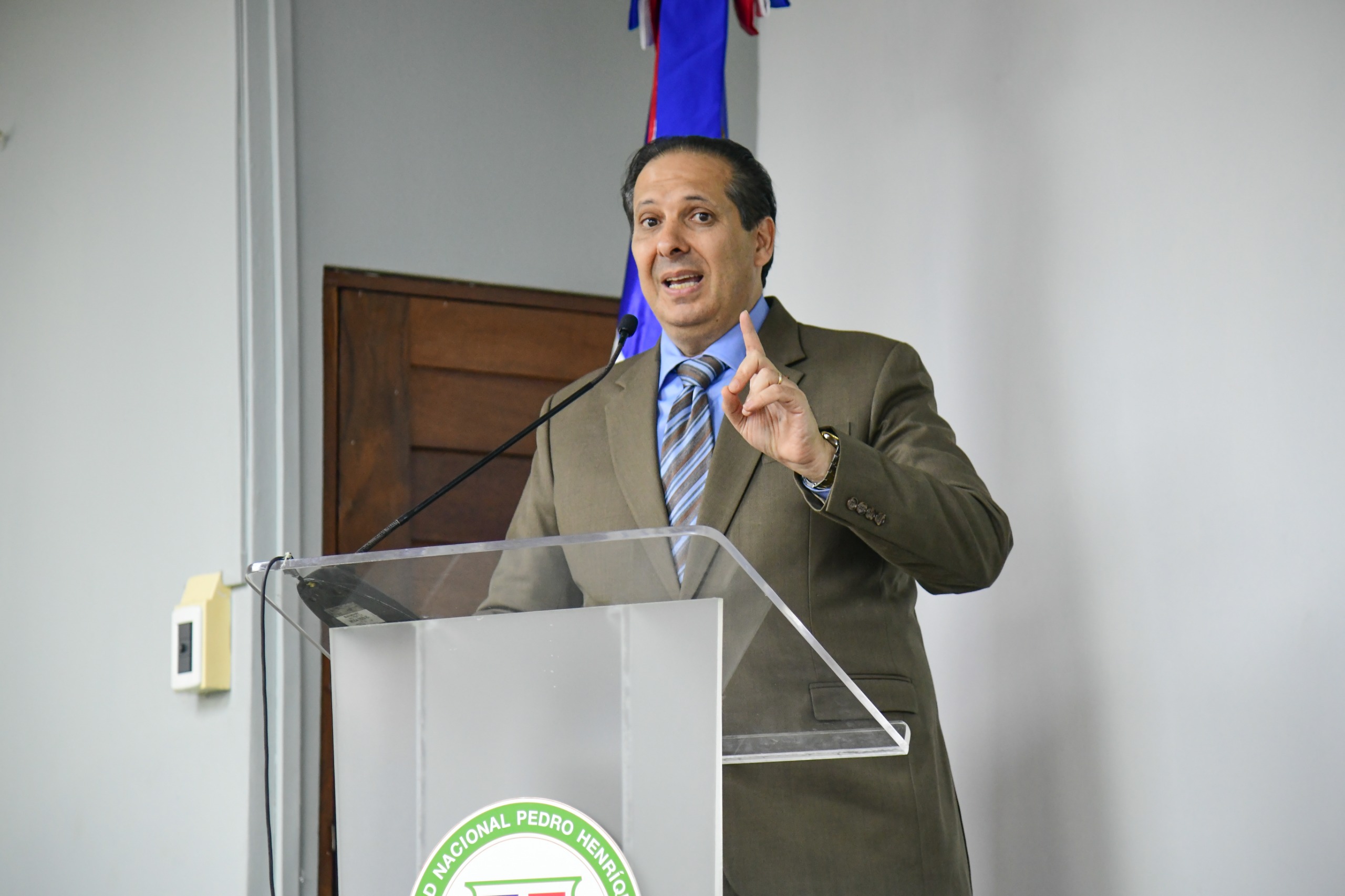 Víctor Atallah destaca importancia de la salud mental como eje de la salud colectiva