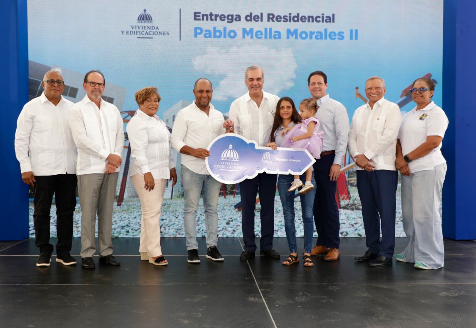 Abinader entrega 95 nuevas viviendas en Pedro Brand