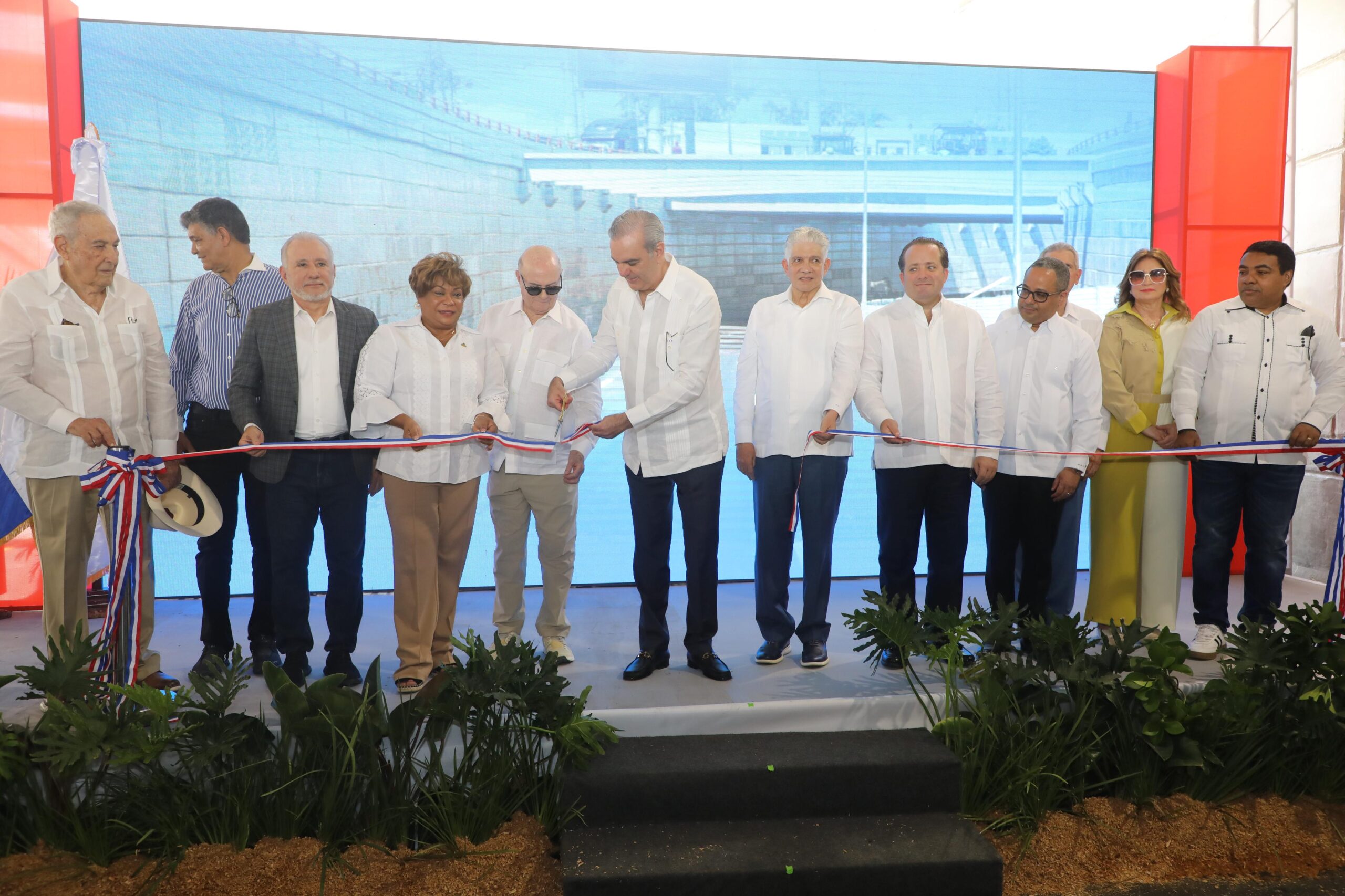 Abinader inaugura paso a desnivel 27 de Febrero–Isabel Aguiar