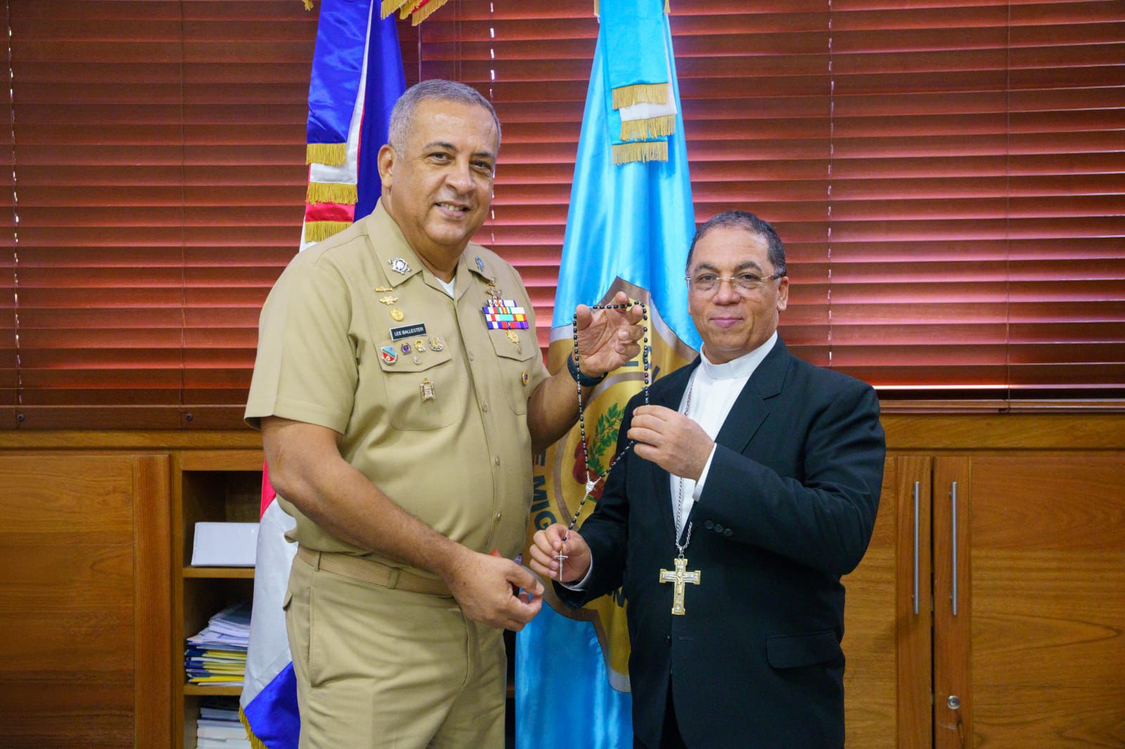 Director General de Migración recibe visita de cortesía del Obispo de San Pedro de Macorís