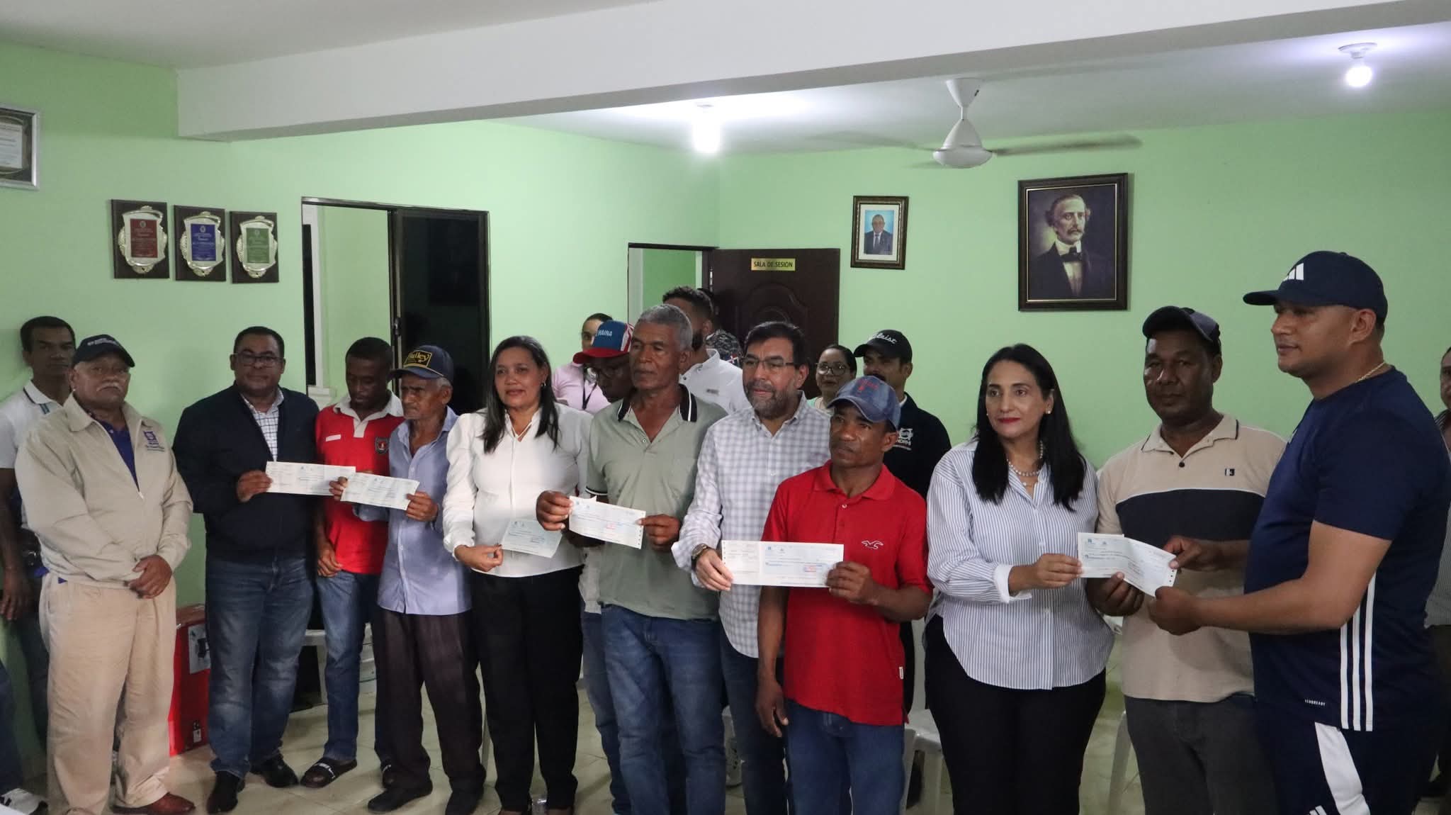 Gobierno realiza pagos de indemnización de RD$ 8 millones 222 mil a agricultores de Azua impactados por Proyecto “Presa Monte Grande”