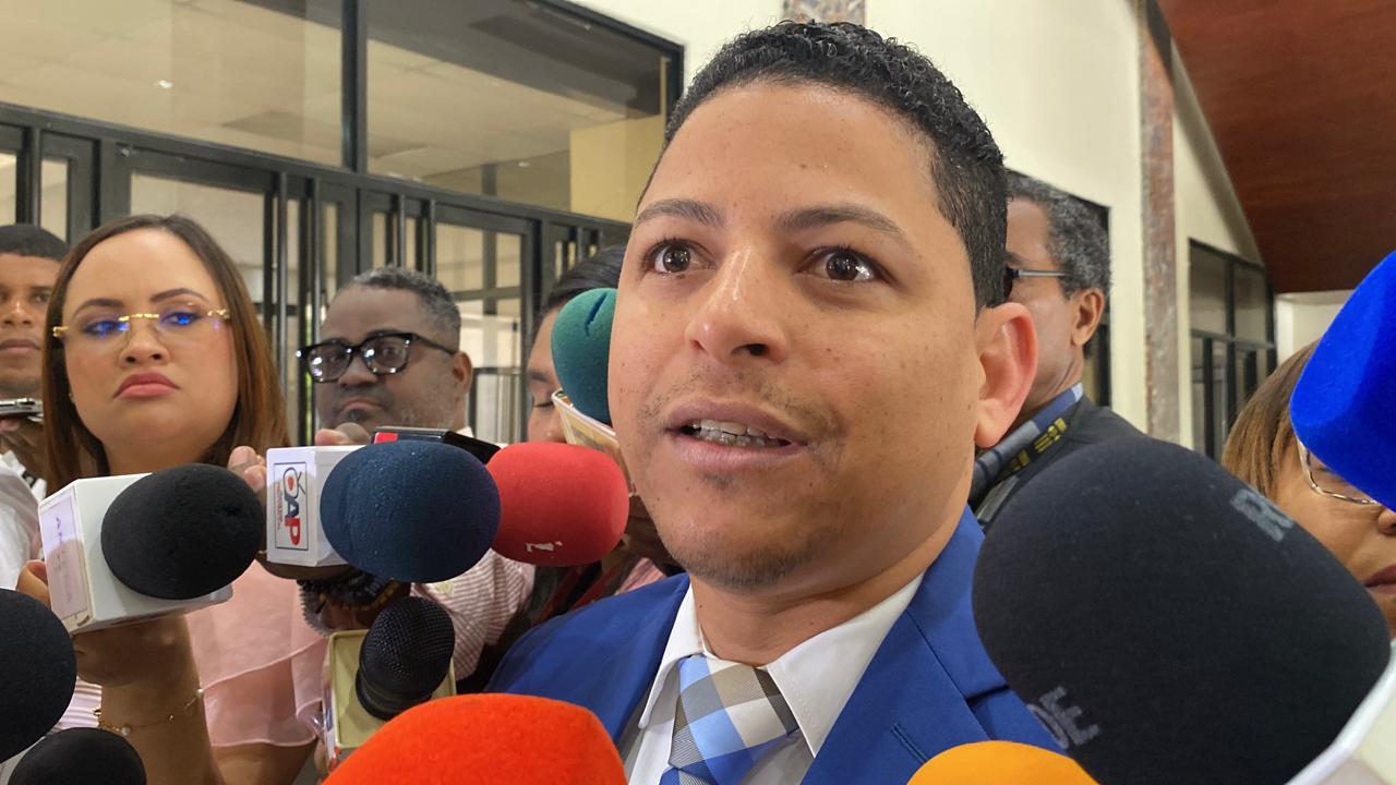 Diputado Luis Báez pide destitución del director PN